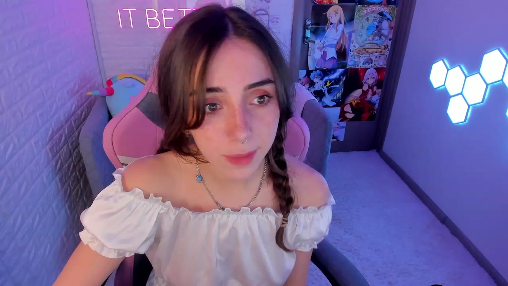 Gallery image thumbnail from ElsaYoung's myfreecams stream on, 02/22/2023, 14:42 image 4 of 20