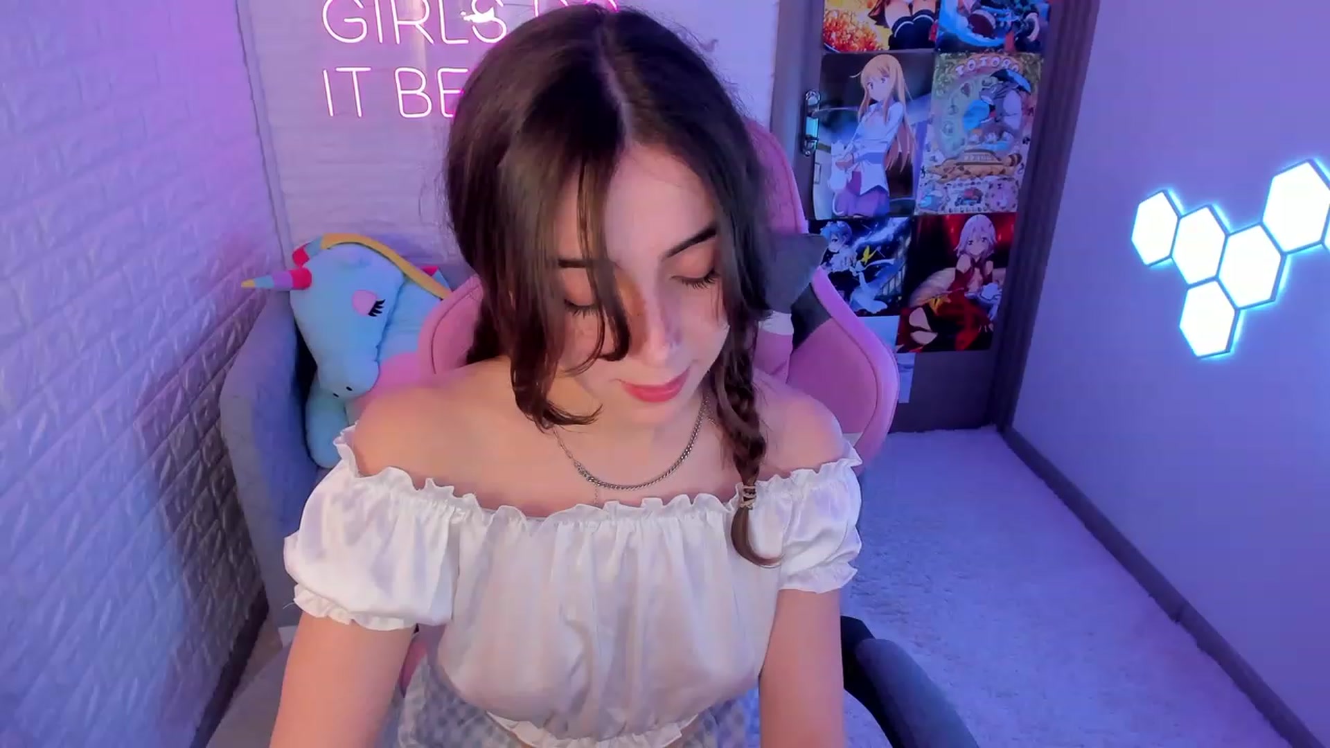 Gallery image thumbnail from ElsaYoung's myfreecams stream on, 02/22/2023, 14:42 image 14 of 20
