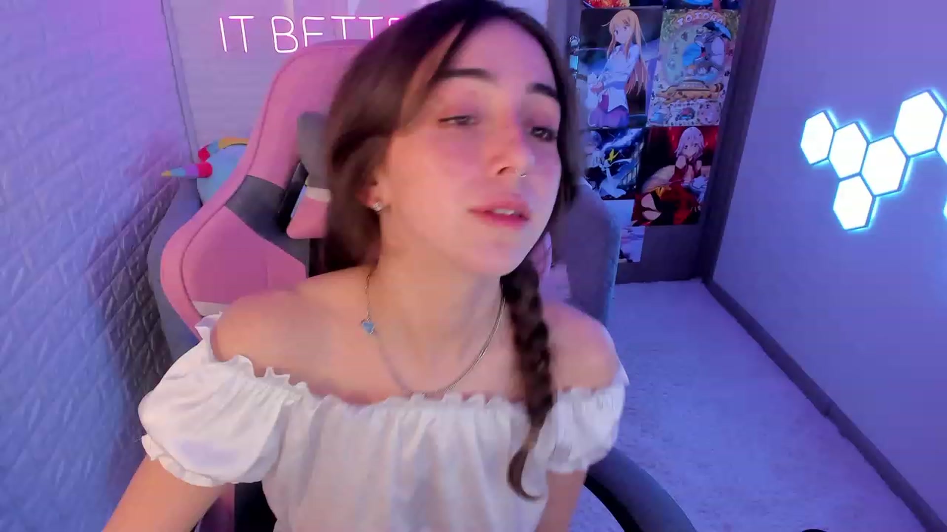 Gallery image thumbnail from ElsaYoung's myfreecams stream on, 02/22/2023, 14:42 image 3 of 20