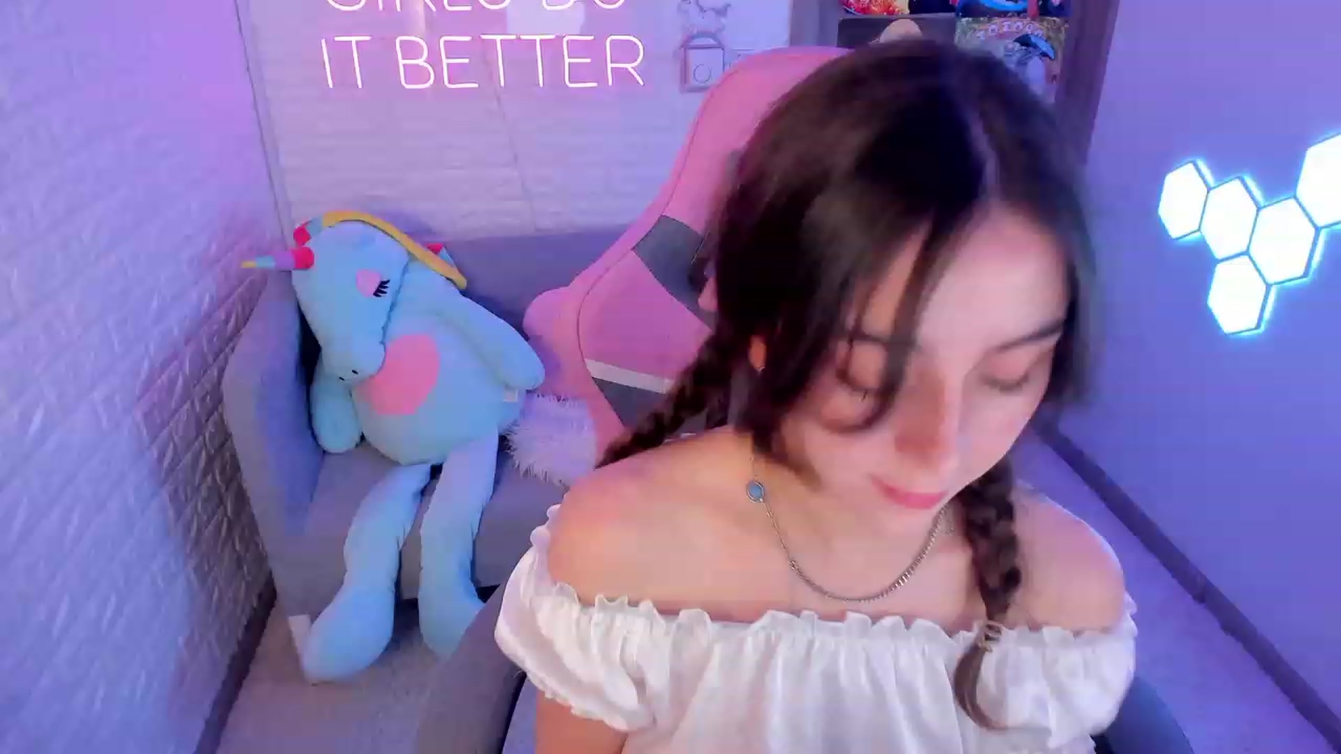 Gallery image thumbnail from ElsaYoung's myfreecams stream on, 02/22/2023, 16:24 image 4 of 20