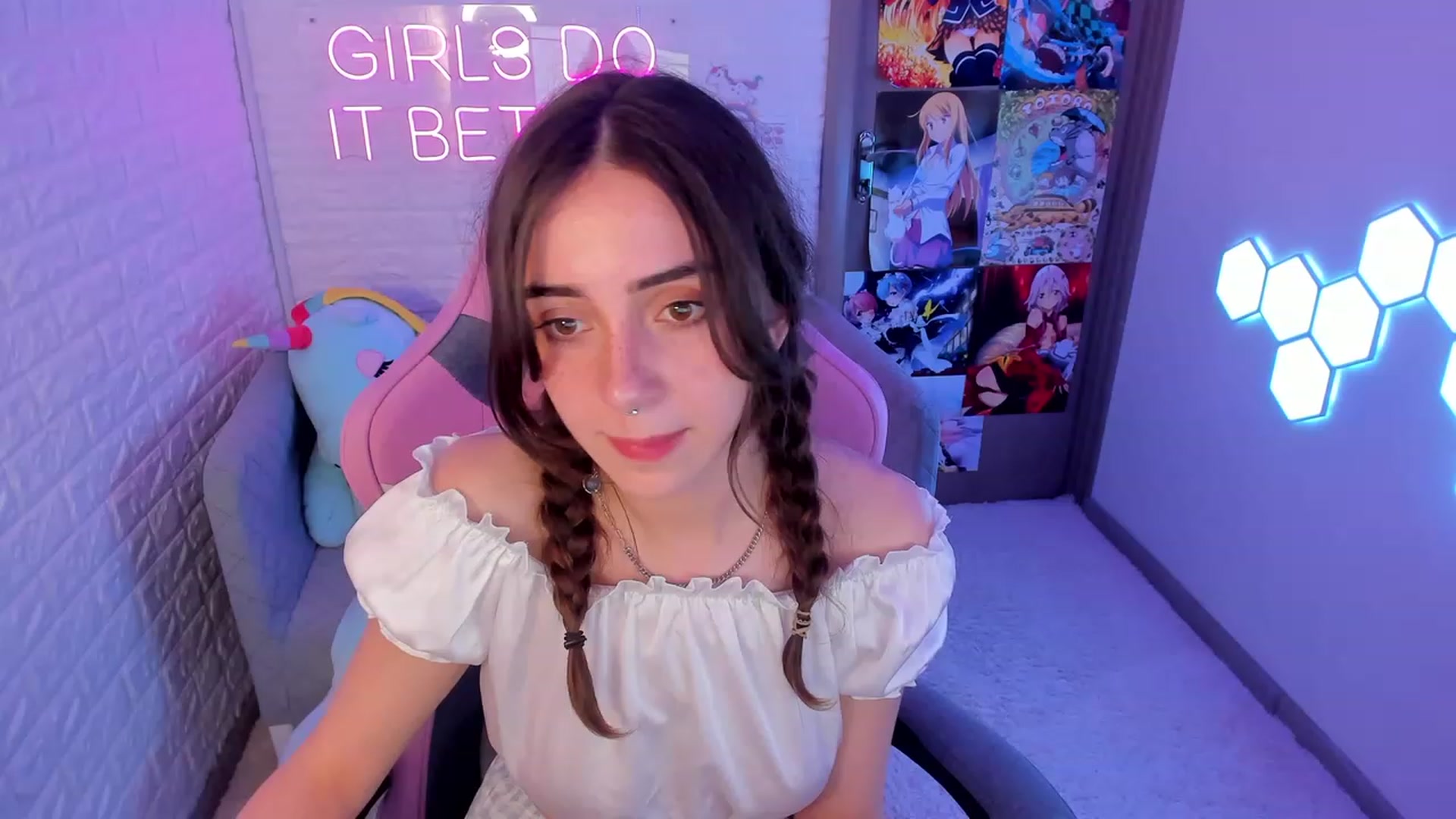 Gallery image thumbnail from ElsaYoung's myfreecams stream on, 02/22/2023, 17:40 image 9 of 20