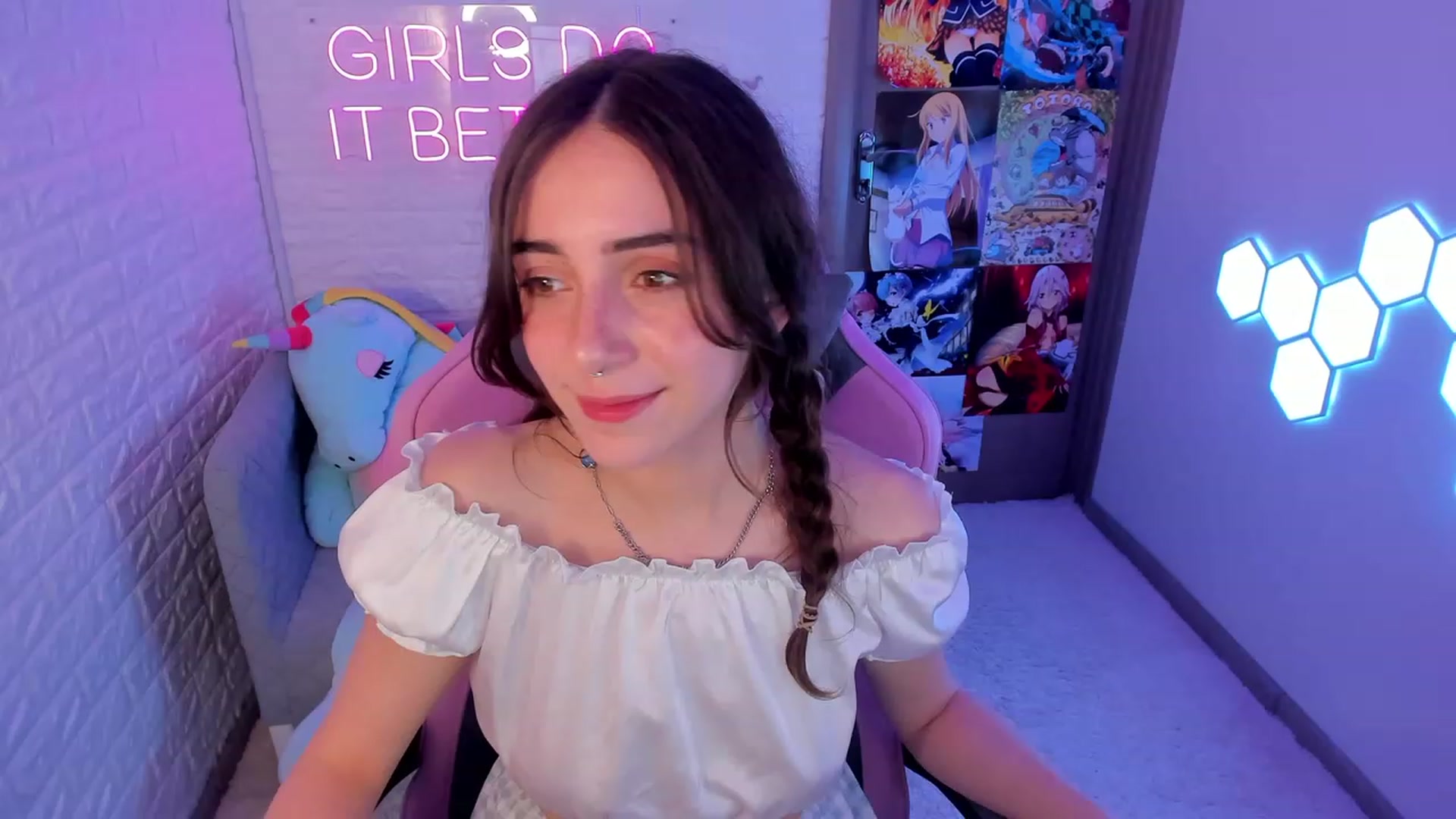 Gallery image thumbnail from ElsaYoung's myfreecams stream on, 02/22/2023, 17:40 image 6 of 20