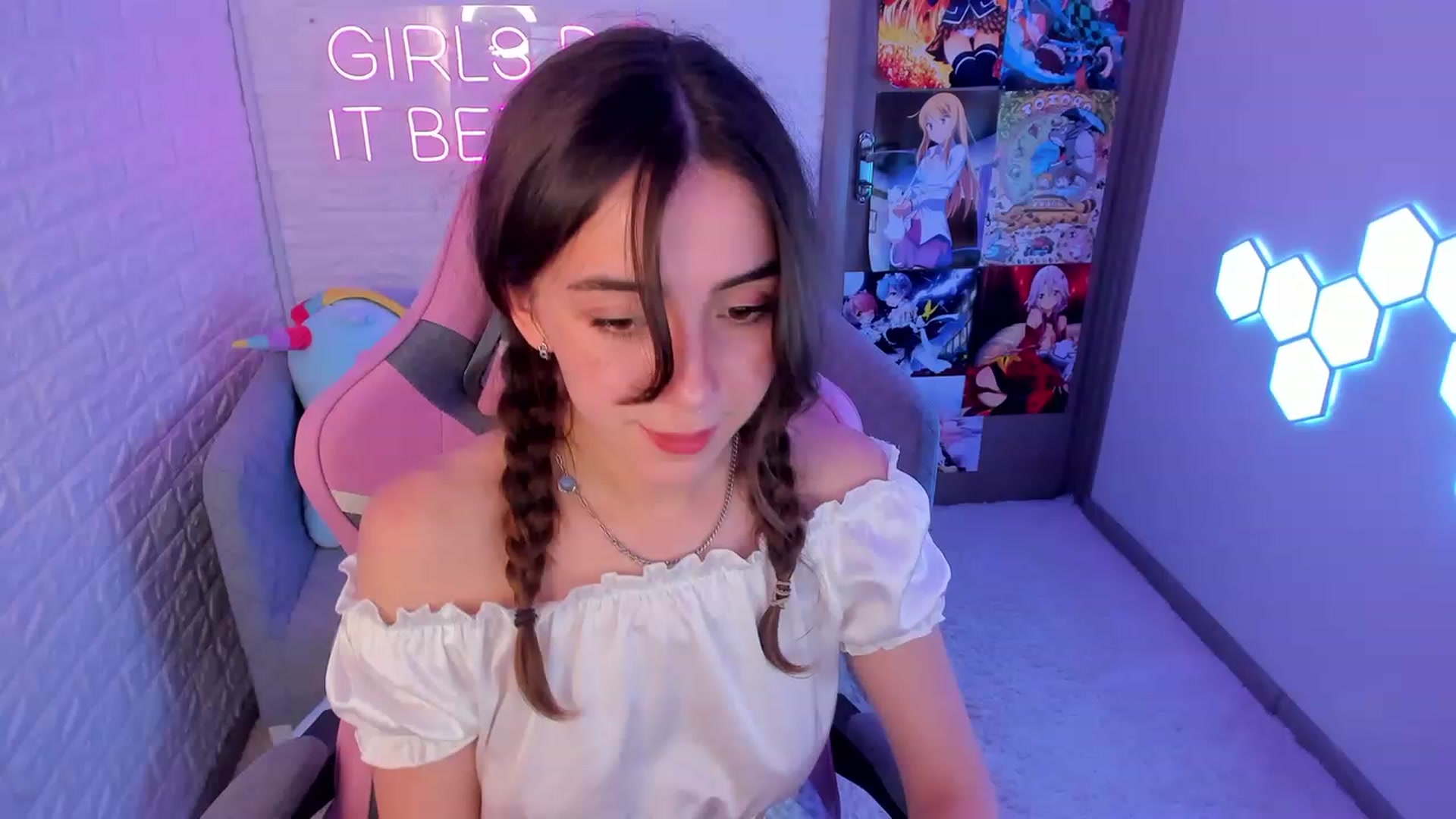 Gallery image thumbnail from ElsaYoung's myfreecams stream on, 02/22/2023, 17:40 image 12 of 20