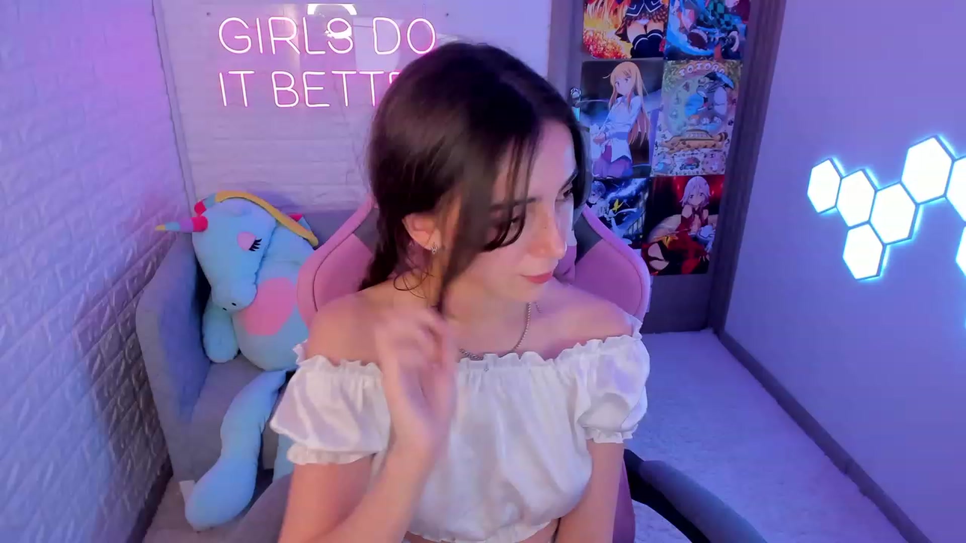 Gallery image thumbnail from ElsaYoung's myfreecams stream on, 02/22/2023, 17:40 image 18 of 20