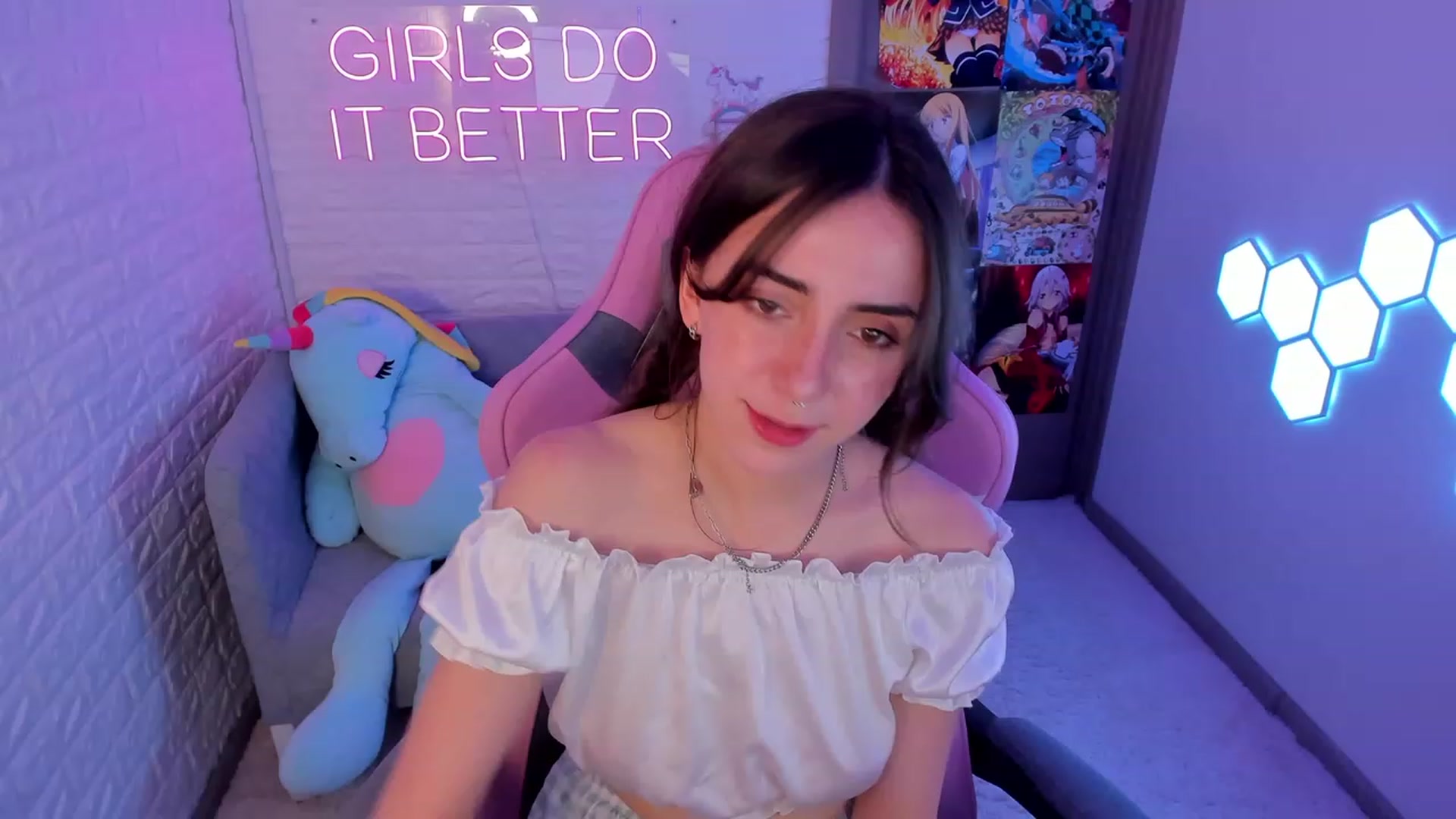 Gallery image thumbnail from ElsaYoung's myfreecams stream on, 02/22/2023, 17:40 image 14 of 20
