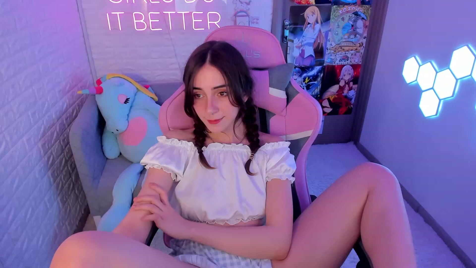Gallery image thumbnail from ElsaYoung's myfreecams stream on, 02/22/2023, 17:40 image 2 of 20