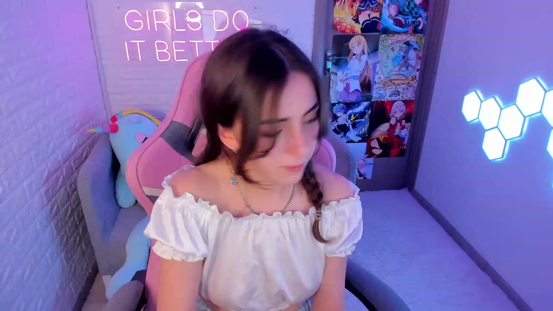 Gallery image thumbnail from ElsaYoung's myfreecams stream on, 02/22/2023, 17:40 image 8 of 20