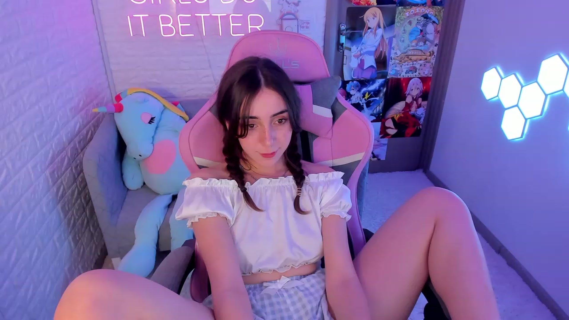 Gallery image thumbnail from ElsaYoung's myfreecams stream on, 02/22/2023, 17:40 image 3 of 20