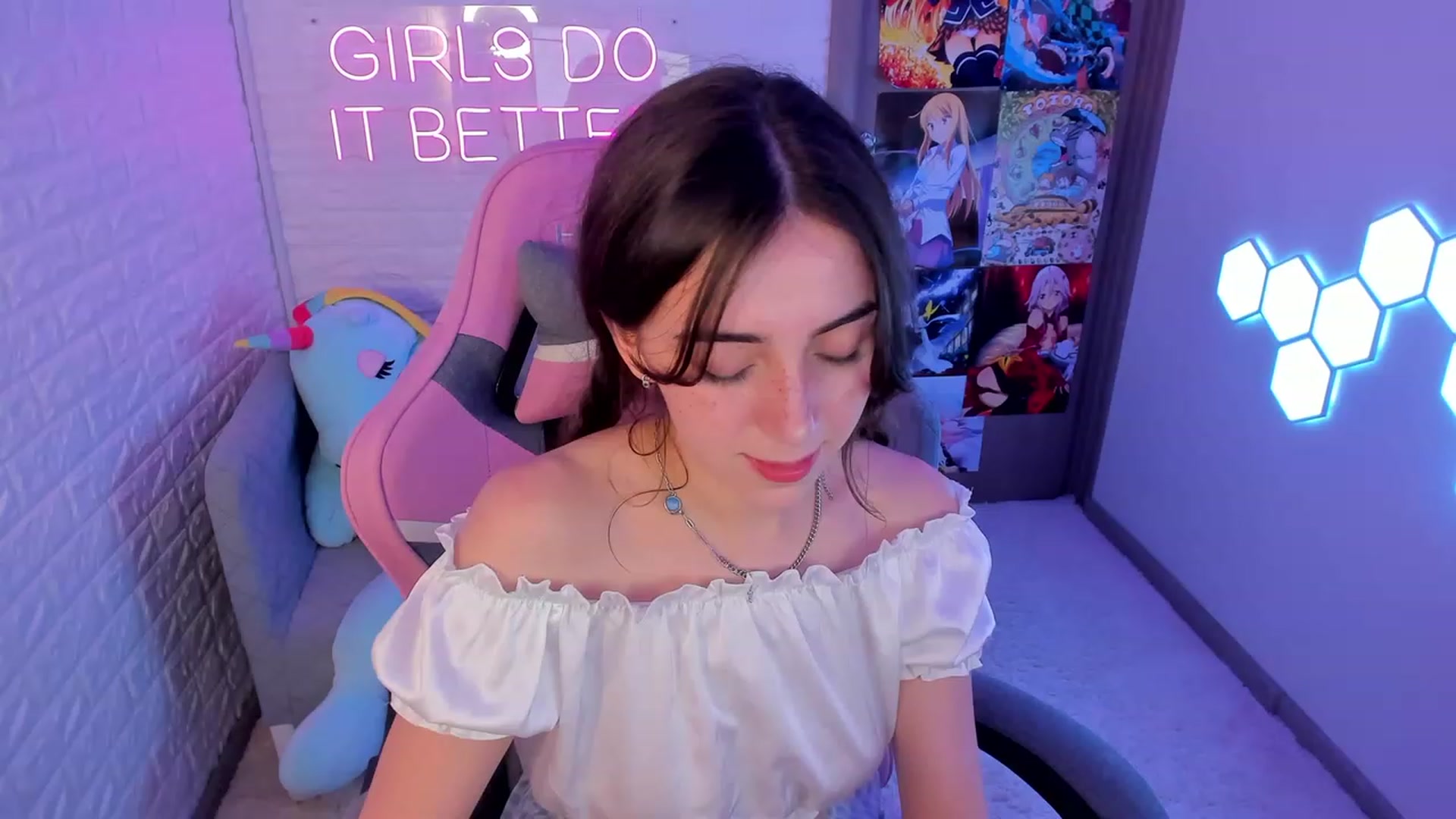 Gallery image thumbnail from ElsaYoung's myfreecams stream on, 02/22/2023, 17:40 image 17 of 20