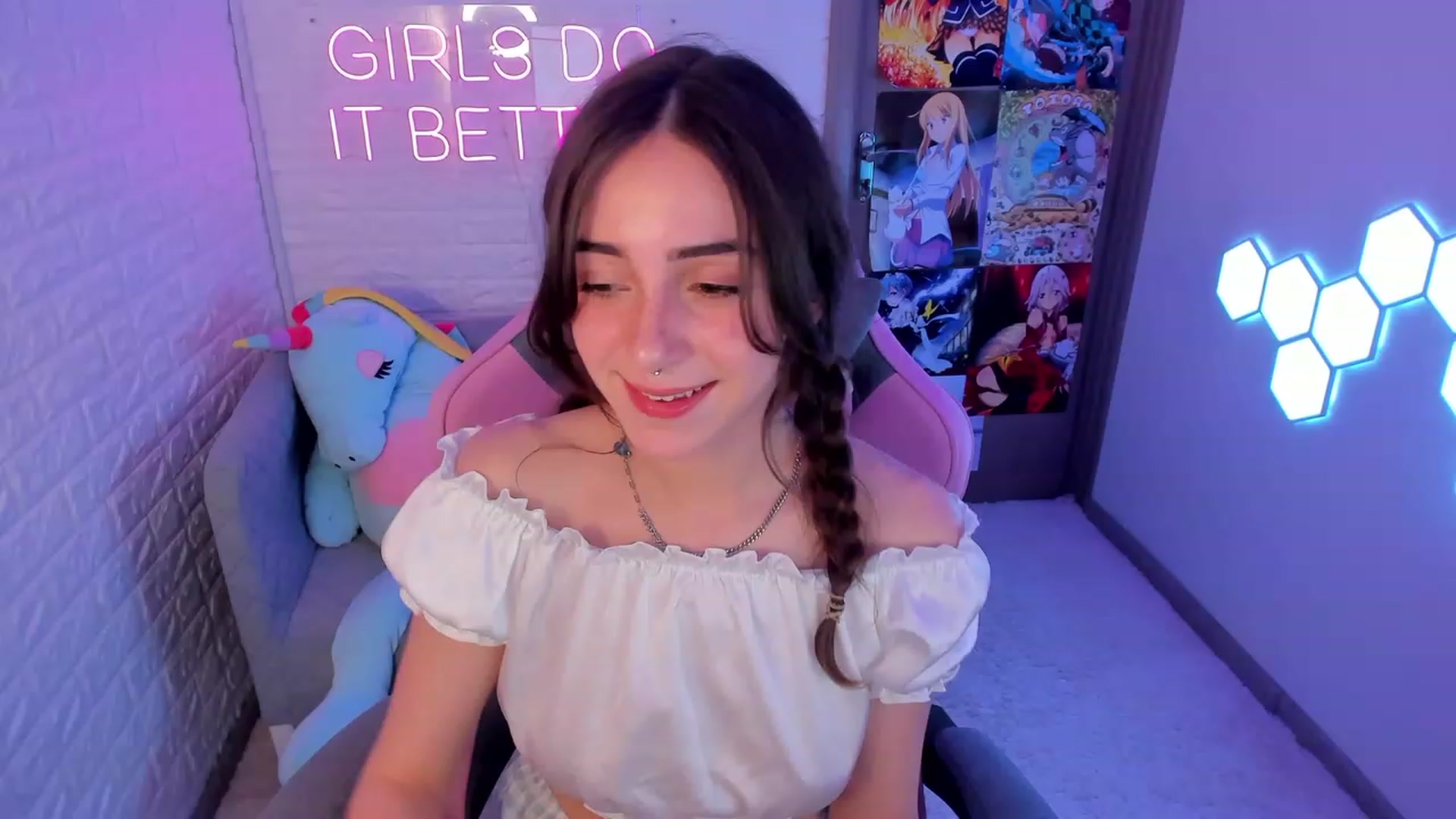 Gallery image thumbnail from ElsaYoung's myfreecams stream on, 02/22/2023, 17:40 image 7 of 20
