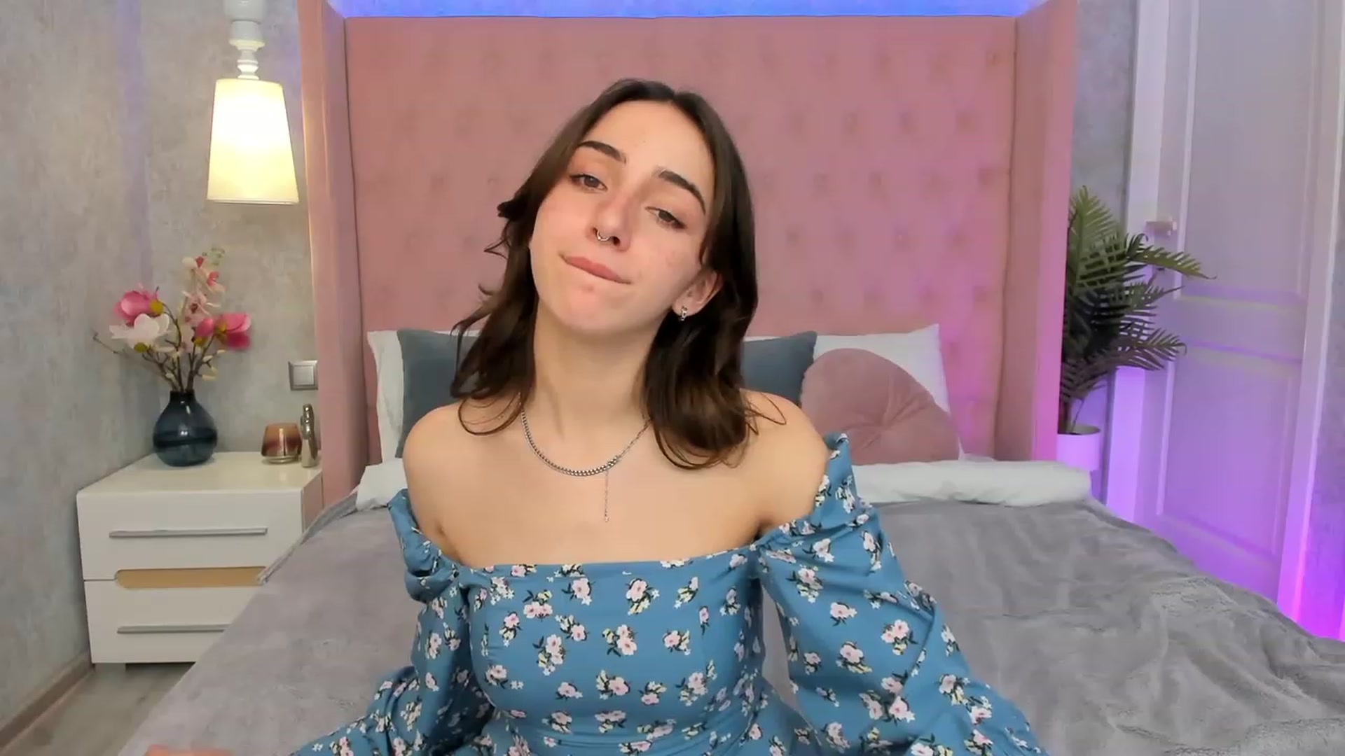 Gallery image thumbnail from ElsaYoung's myfreecams stream on, 02/24/2023, 13:49 image 17 of 20