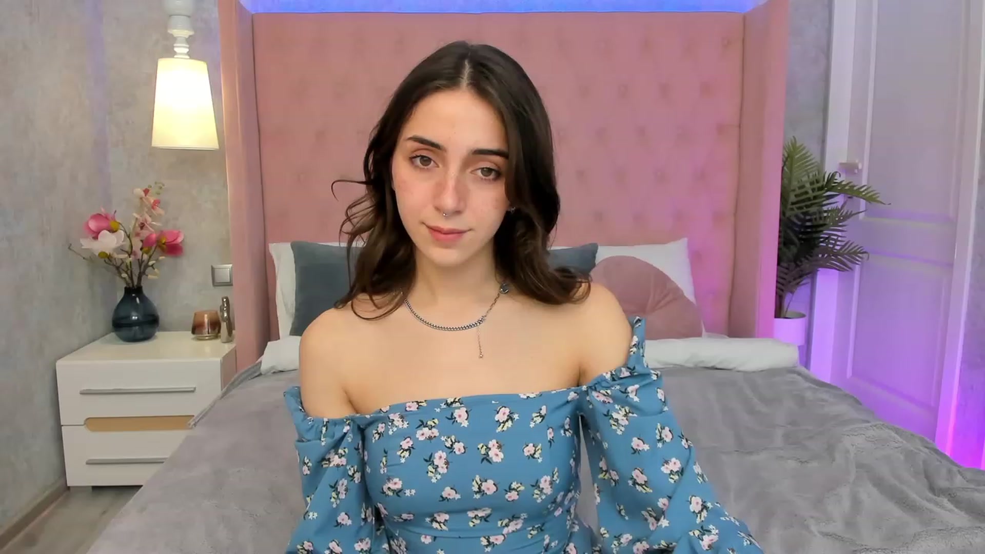 Gallery image thumbnail from ElsaYoung's myfreecams stream on, 02/24/2023, 13:49 image 19 of 20