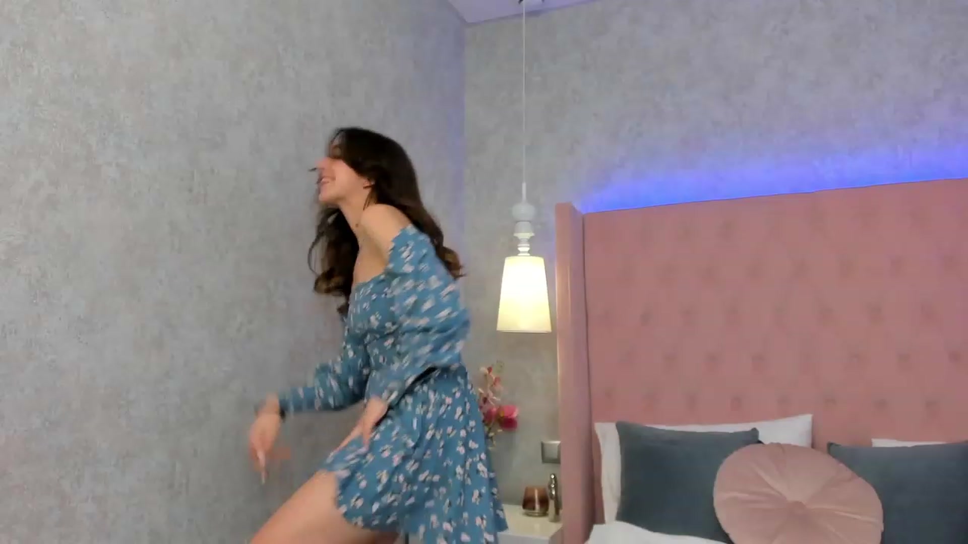 Gallery image thumbnail from ElsaYoung's myfreecams stream on, 02/24/2023, 13:49 image 10 of 20