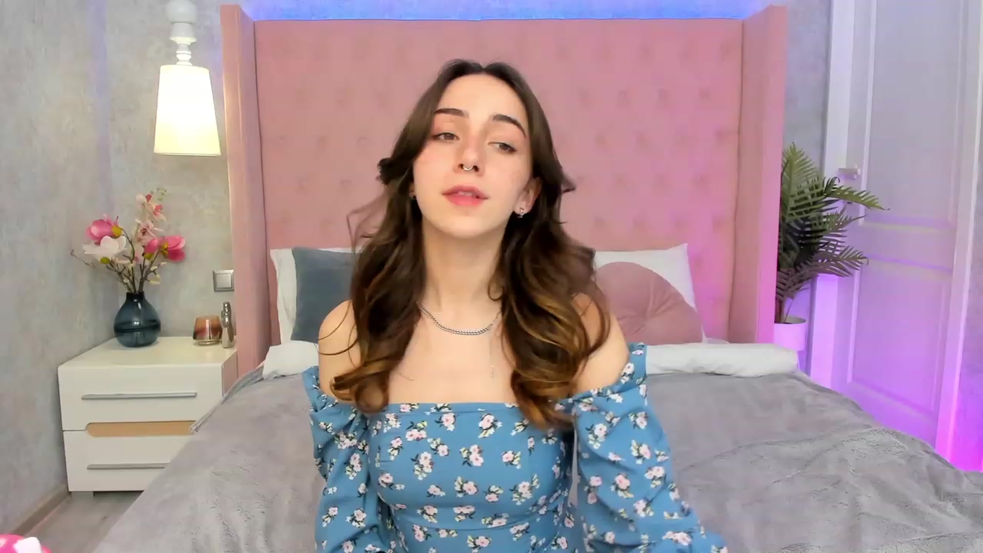 Gallery image thumbnail from ElsaYoung's myfreecams stream on, 02/24/2023, 14:31 image 1 of 20