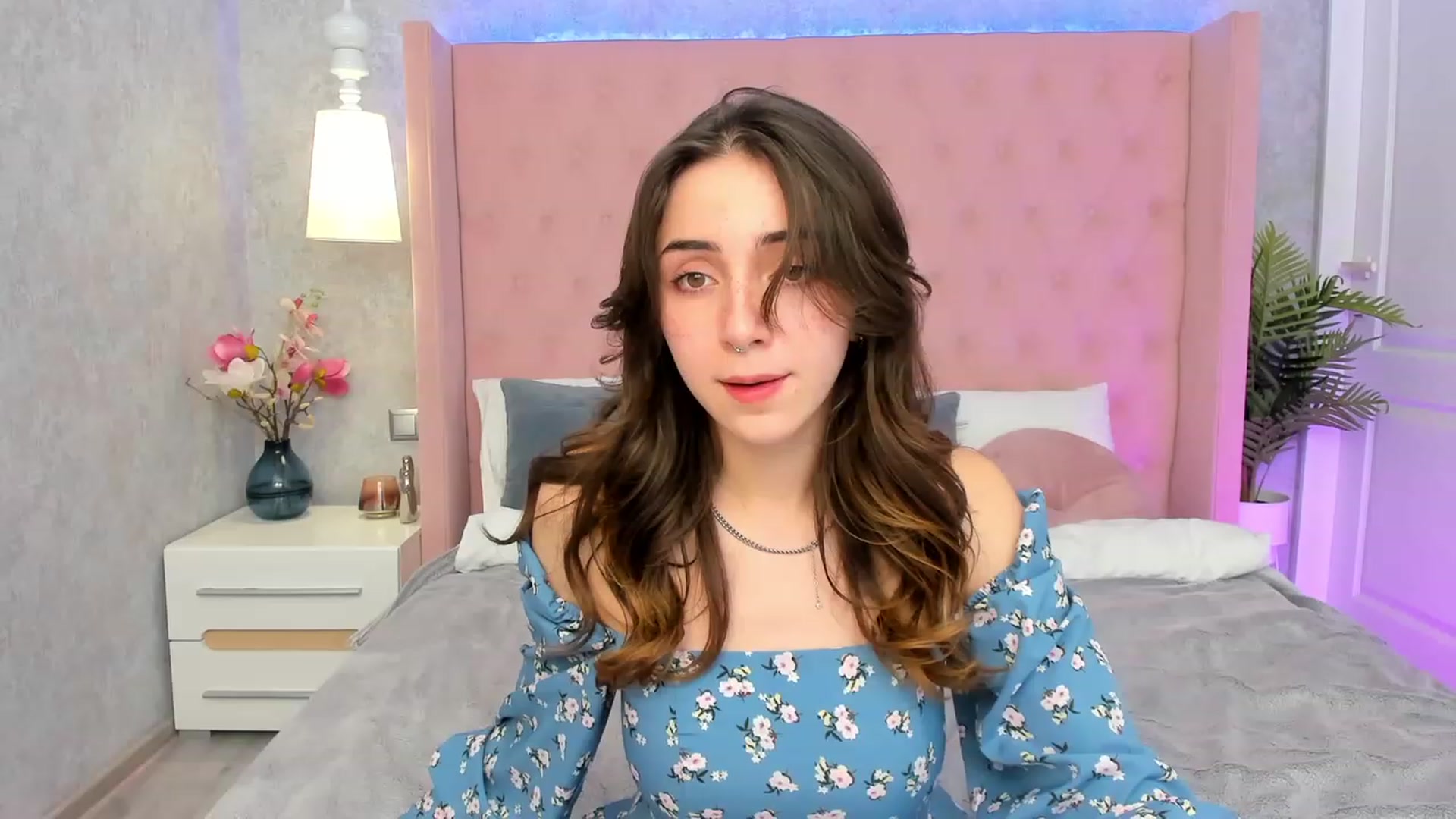 Gallery image thumbnail from ElsaYoung's myfreecams stream on, 02/24/2023, 16:14 image 1 of 20