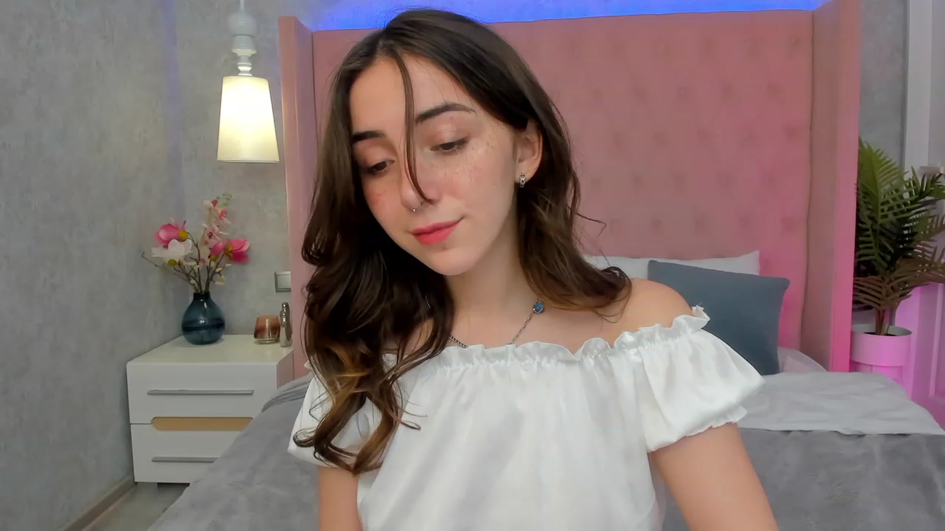 Gallery image thumbnail from ElsaYoung's myfreecams stream on, 02/25/2023, 14:06 image 17 of 20