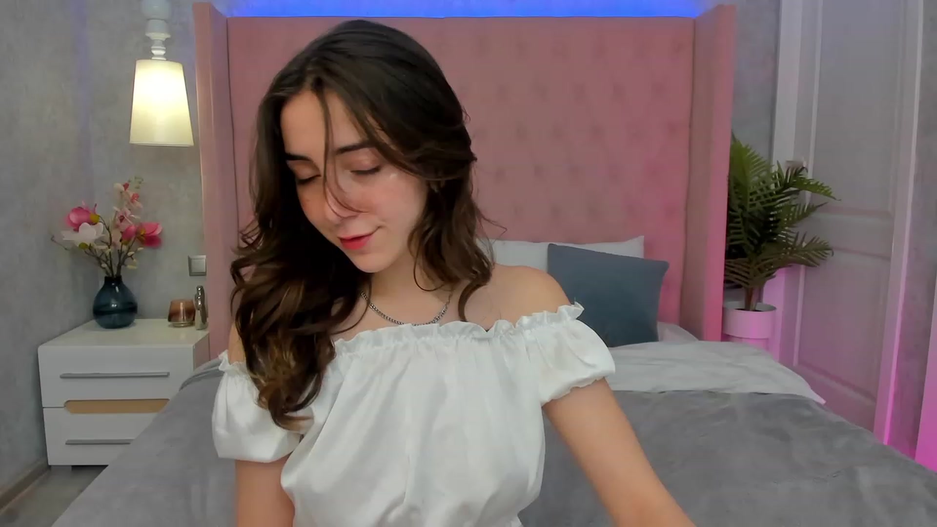 Gallery image thumbnail from ElsaYoung's myfreecams stream on, 02/25/2023, 14:06 image 4 of 20