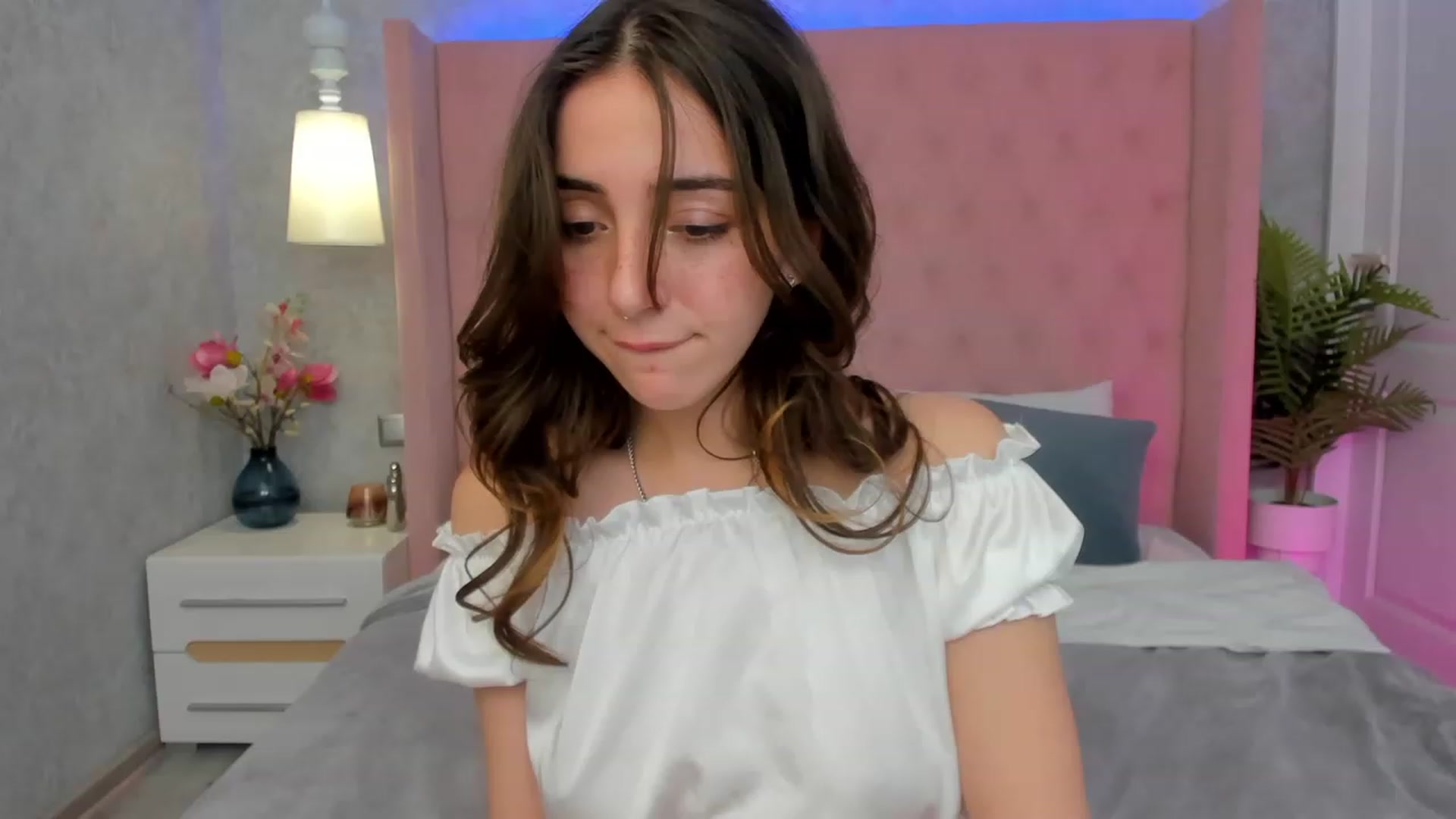 Gallery image thumbnail from ElsaYoung's myfreecams stream on, 02/25/2023, 14:06 image 14 of 20