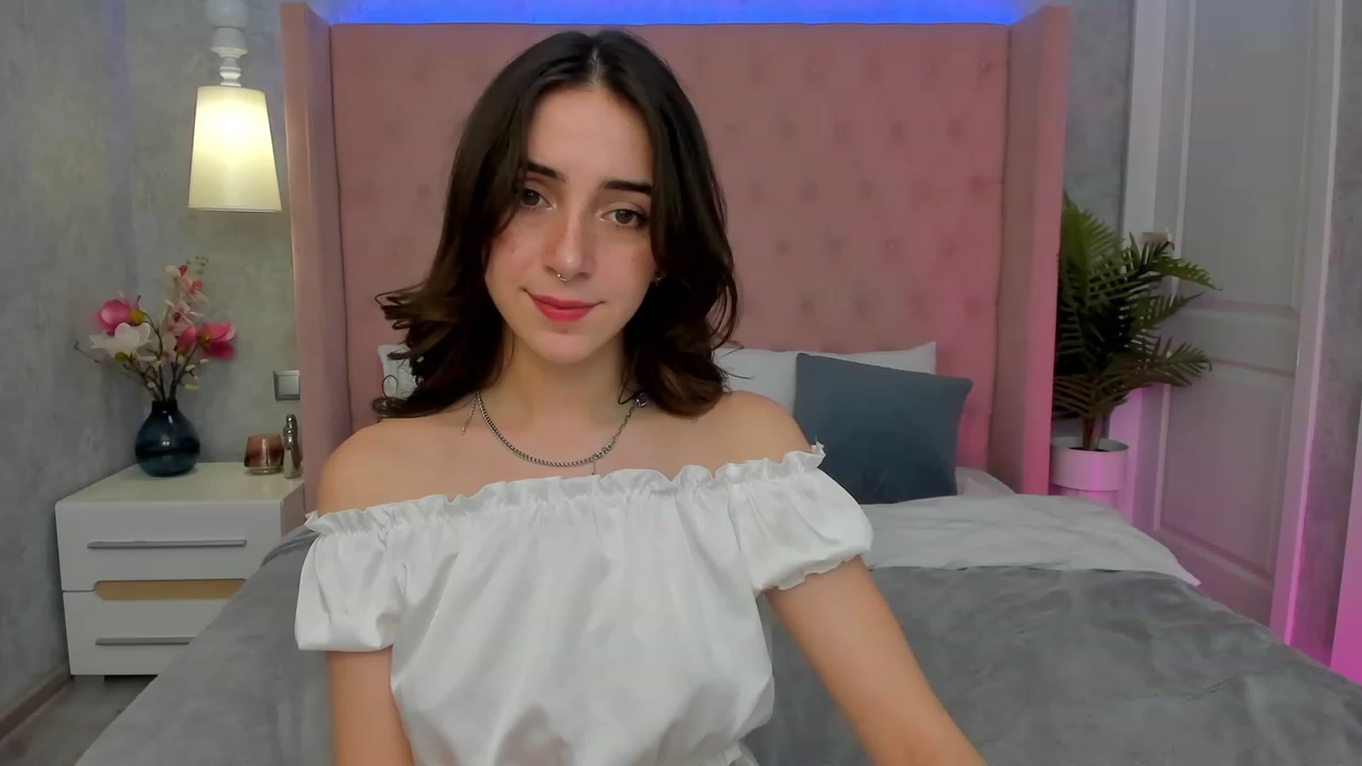 Gallery image thumbnail from ElsaYoung's myfreecams stream on, 02/25/2023, 14:06 image 3 of 20