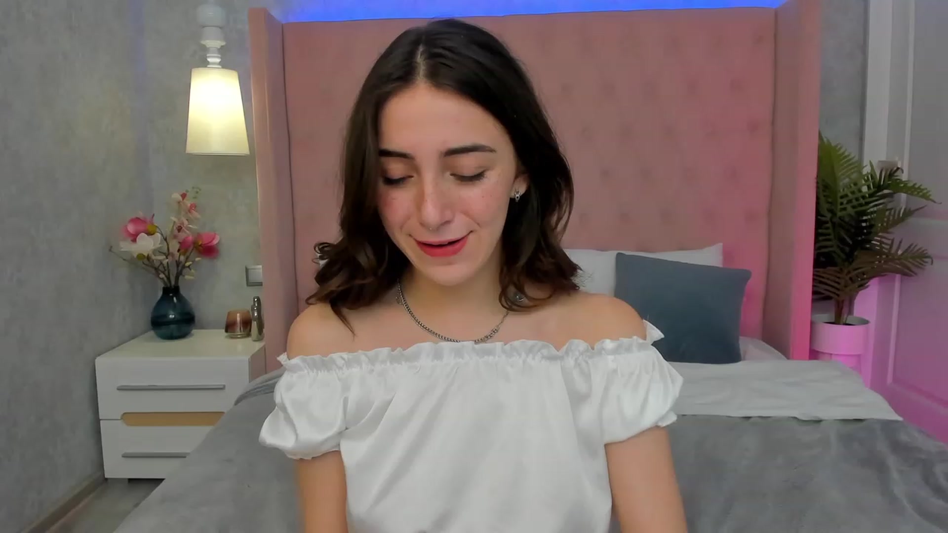 Gallery image thumbnail from ElsaYoung's myfreecams stream on, 02/25/2023, 14:06 image 9 of 20
