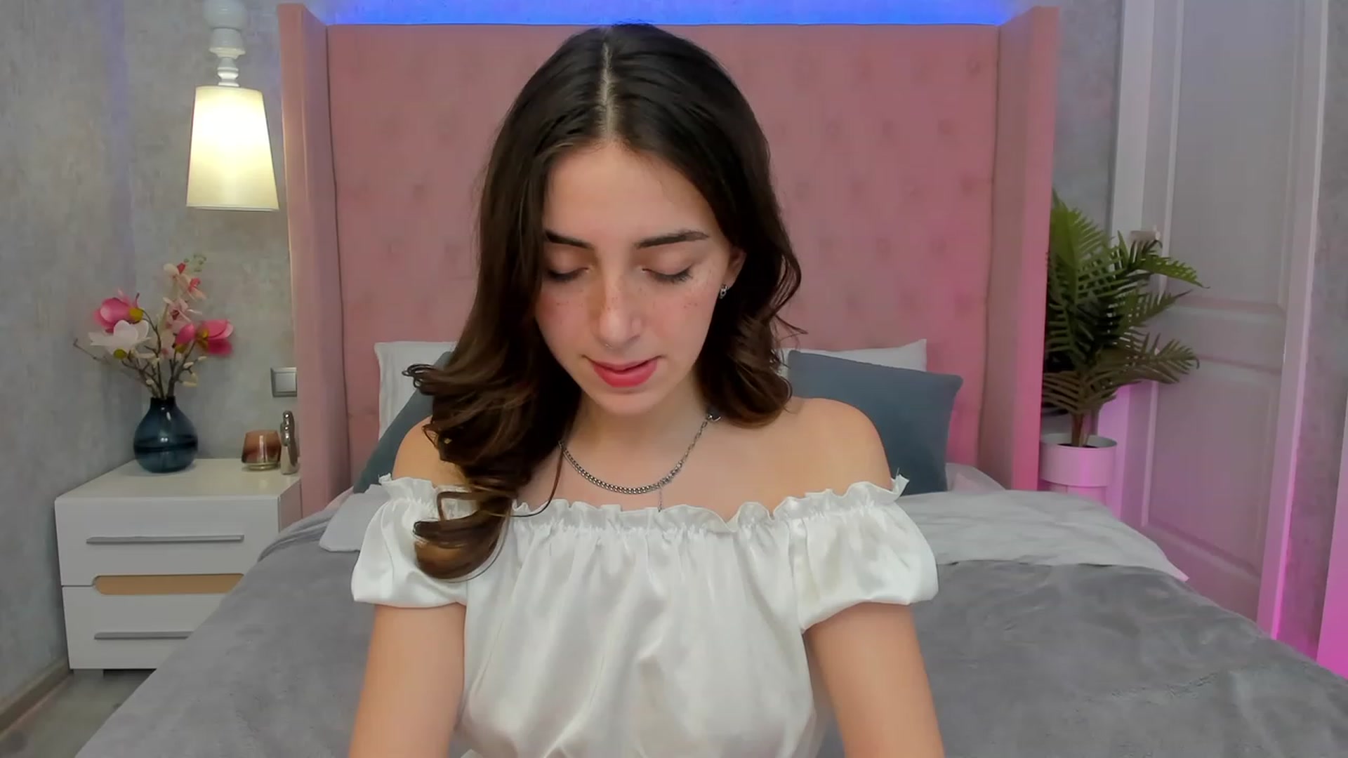 Gallery image thumbnail from ElsaYoung's myfreecams stream on, 02/25/2023, 14:06 image 1 of 20
