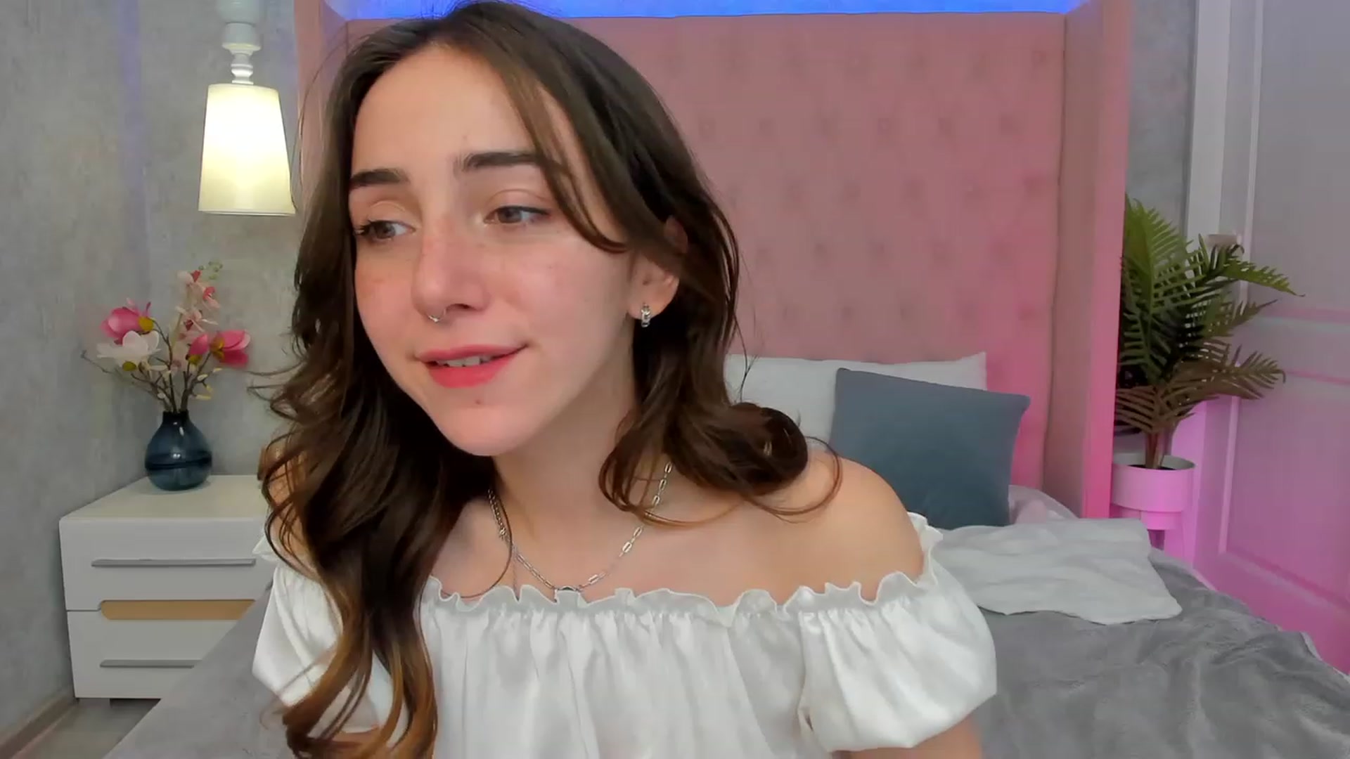 Gallery image thumbnail from ElsaYoung's myfreecams stream on, 02/25/2023, 14:52 image 14 of 20