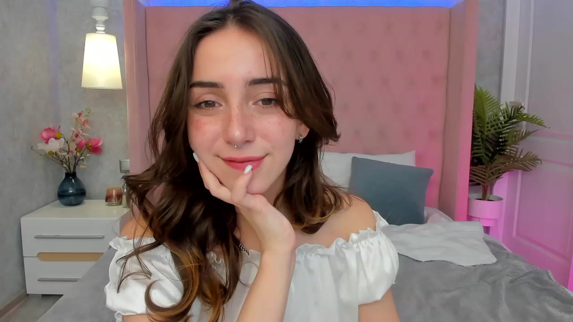 Gallery image thumbnail from ElsaYoung's myfreecams stream on, 02/25/2023, 14:52 image 9 of 20