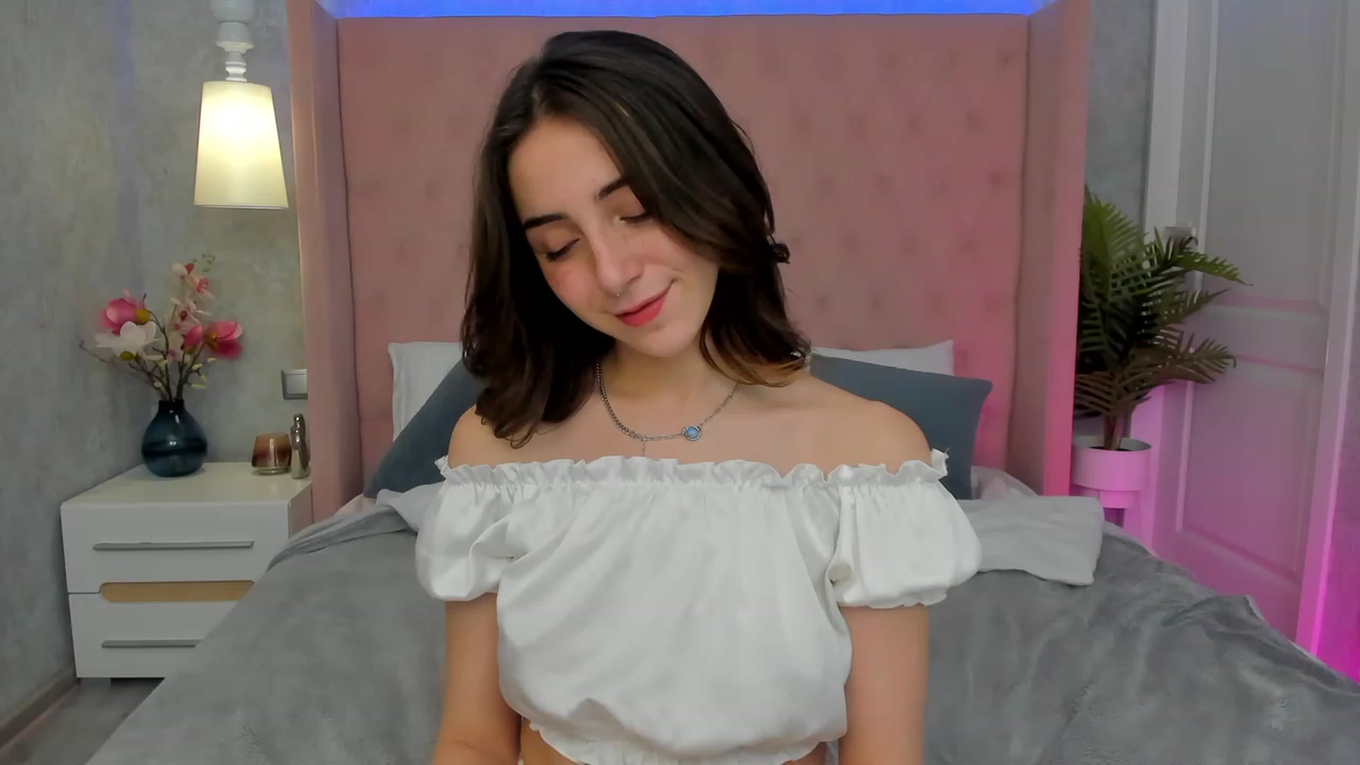 Gallery image thumbnail from ElsaYoung's myfreecams stream on, 02/25/2023, 14:52 image 18 of 20