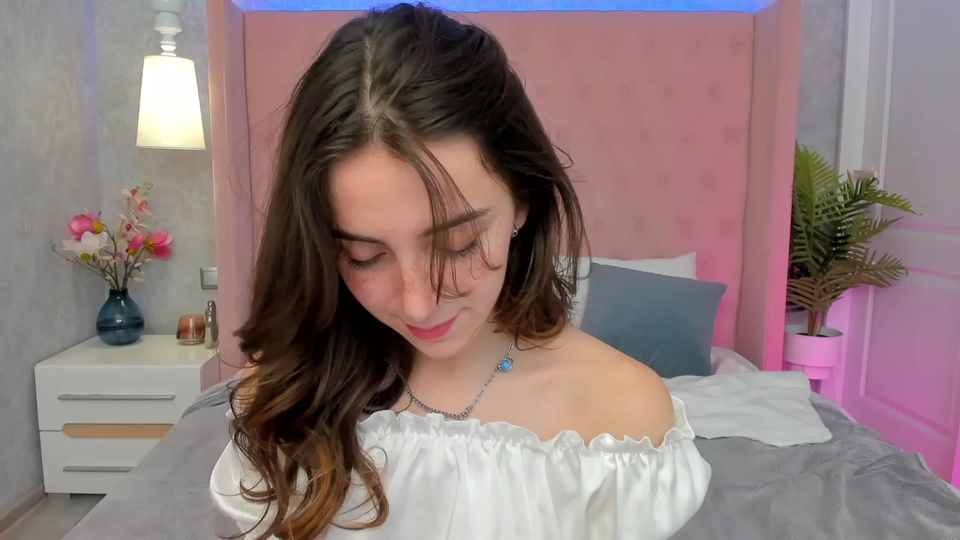 Gallery image thumbnail from ElsaYoung's myfreecams stream on, 02/25/2023, 14:52 image 11 of 20