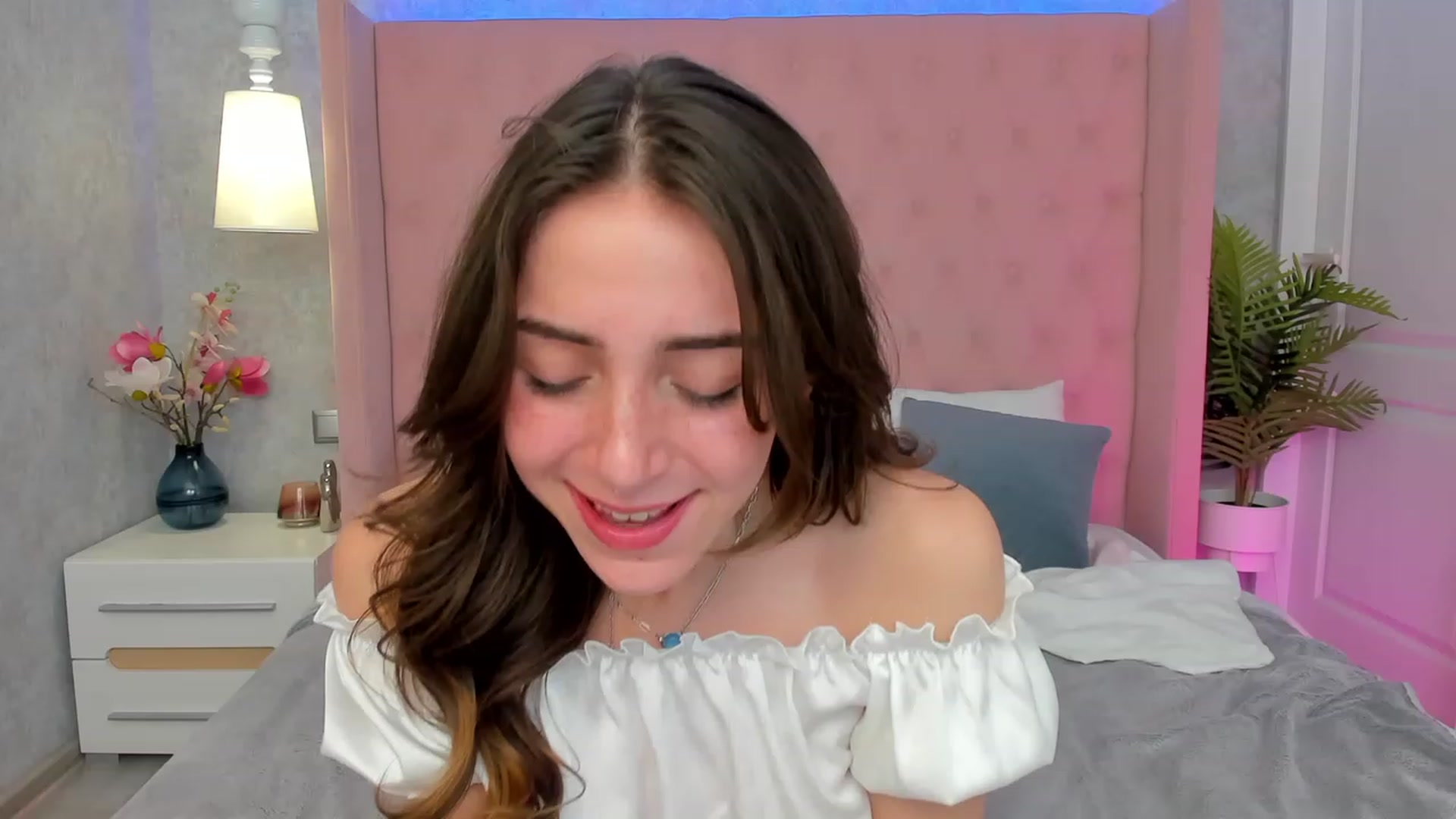 Gallery image thumbnail from ElsaYoung's myfreecams stream on, 02/25/2023, 14:52 image 13 of 20