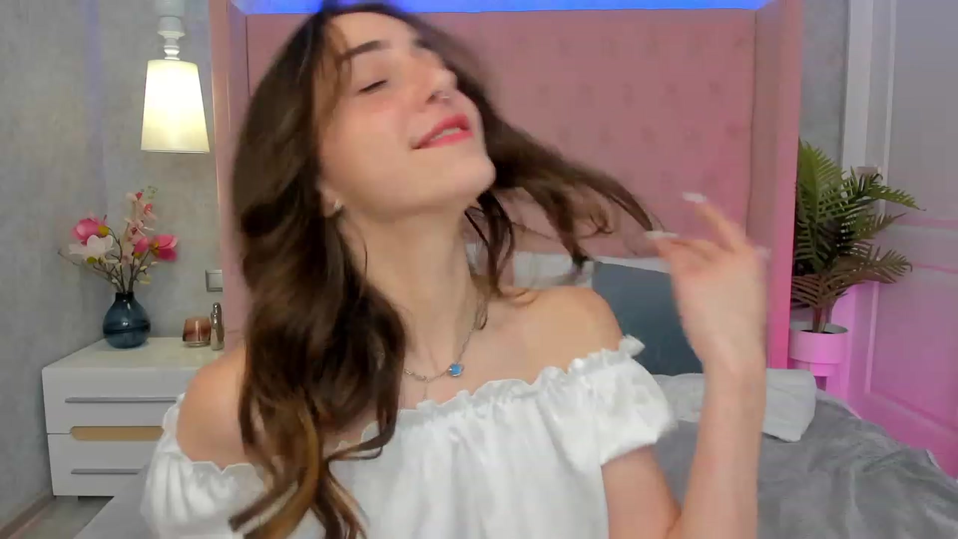 Gallery image thumbnail from ElsaYoung's myfreecams stream on, 02/25/2023, 14:52 image 16 of 20