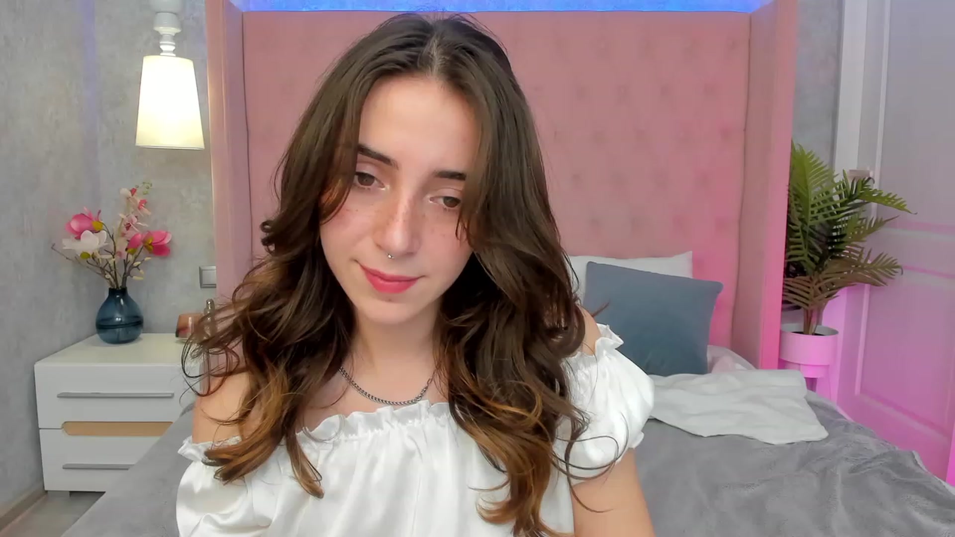Gallery image thumbnail from ElsaYoung's myfreecams stream on, 02/25/2023, 14:52 image 10 of 20