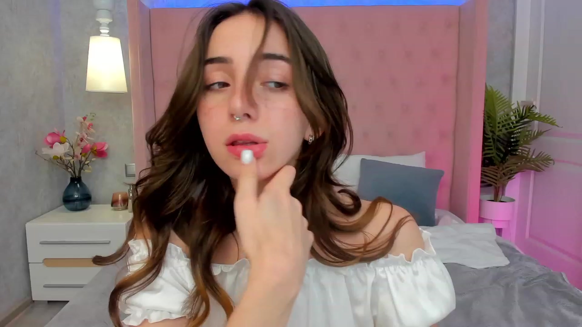 Gallery image thumbnail from ElsaYoung's myfreecams stream on, 02/25/2023, 14:52 image 15 of 20
