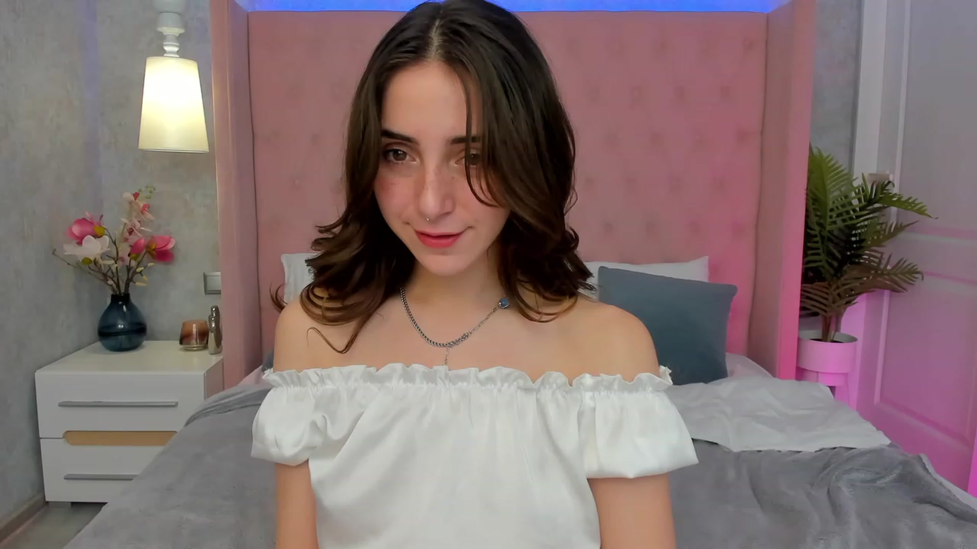 Gallery image thumbnail from ElsaYoung's myfreecams stream on, 02/25/2023, 14:52 image 3 of 20