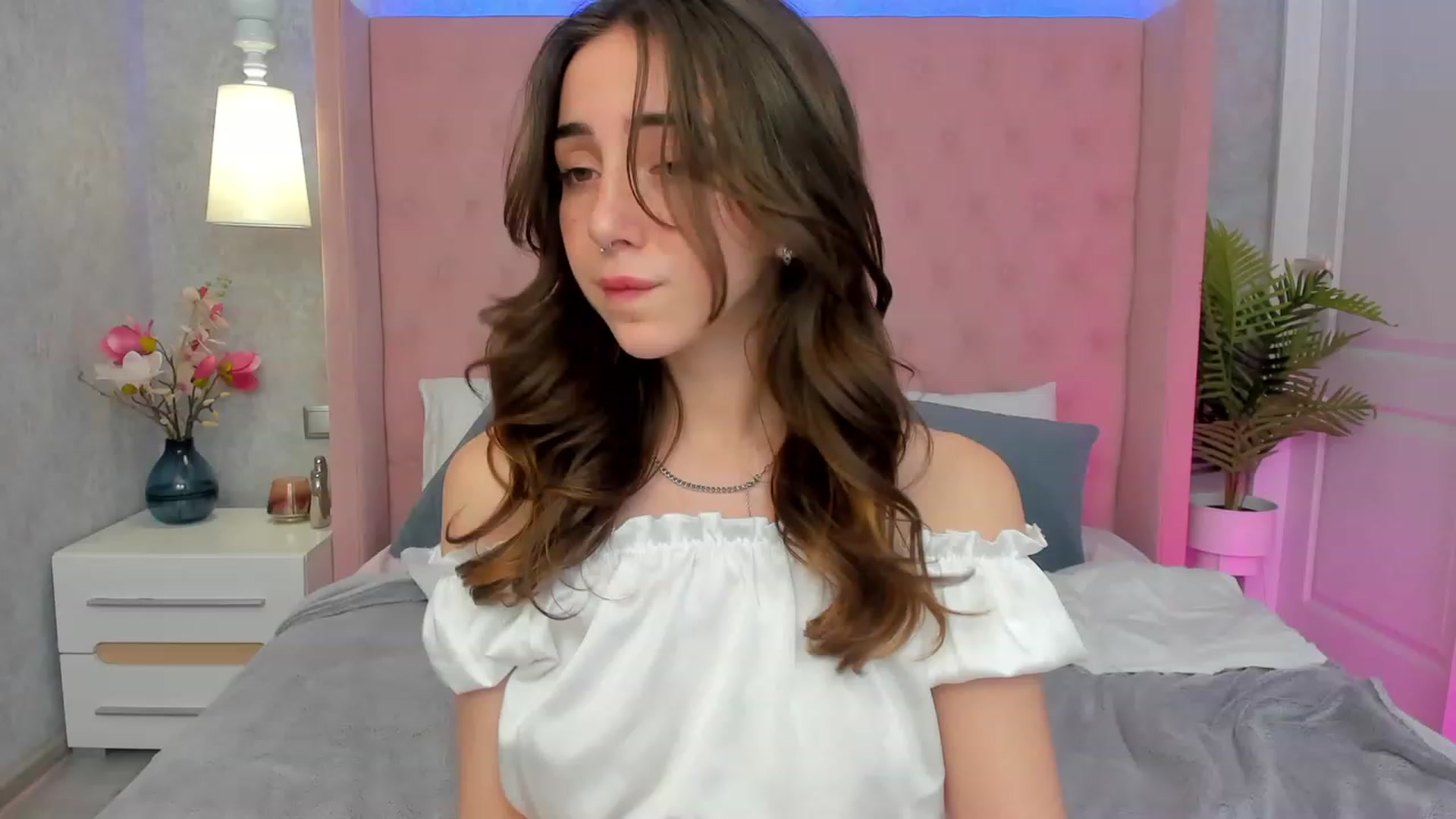 Gallery image thumbnail from ElsaYoung's myfreecams stream on, 02/25/2023, 14:52 image 2 of 20