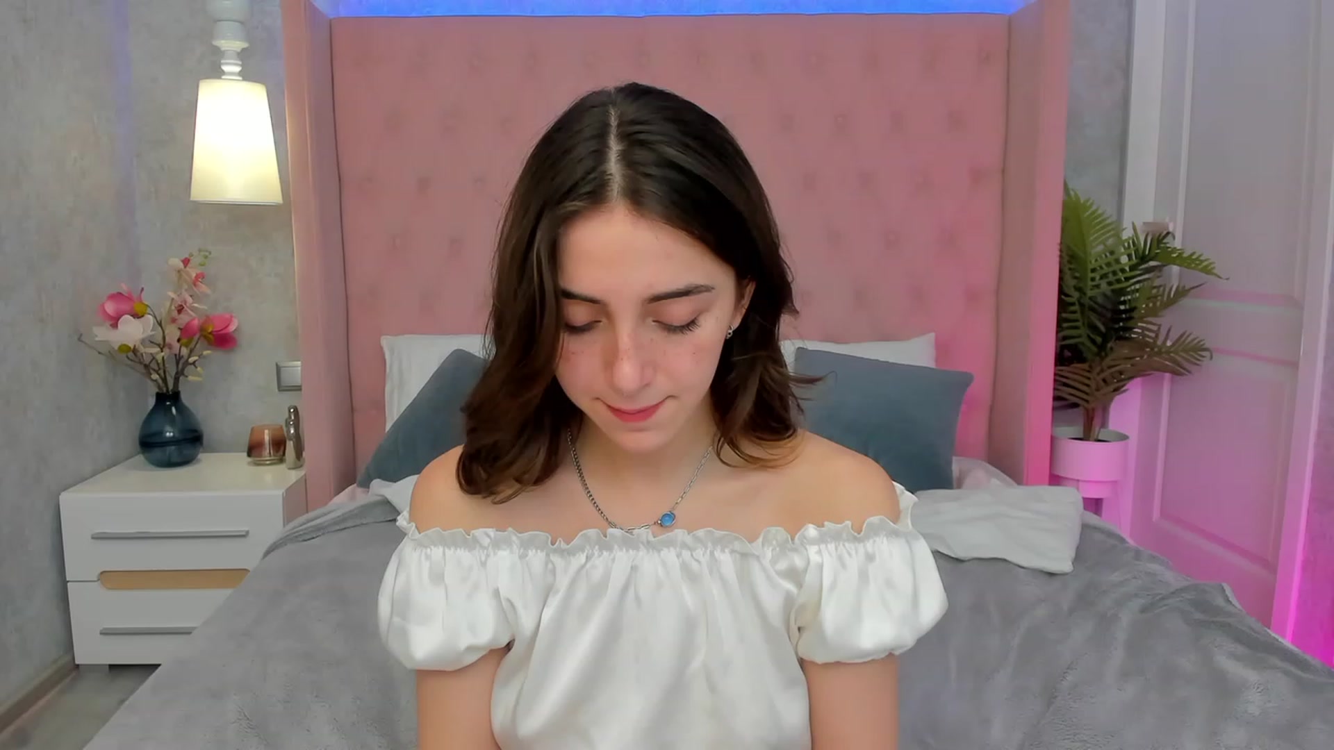 Gallery image thumbnail from ElsaYoung's myfreecams stream on, 02/25/2023, 14:52 image 19 of 20
