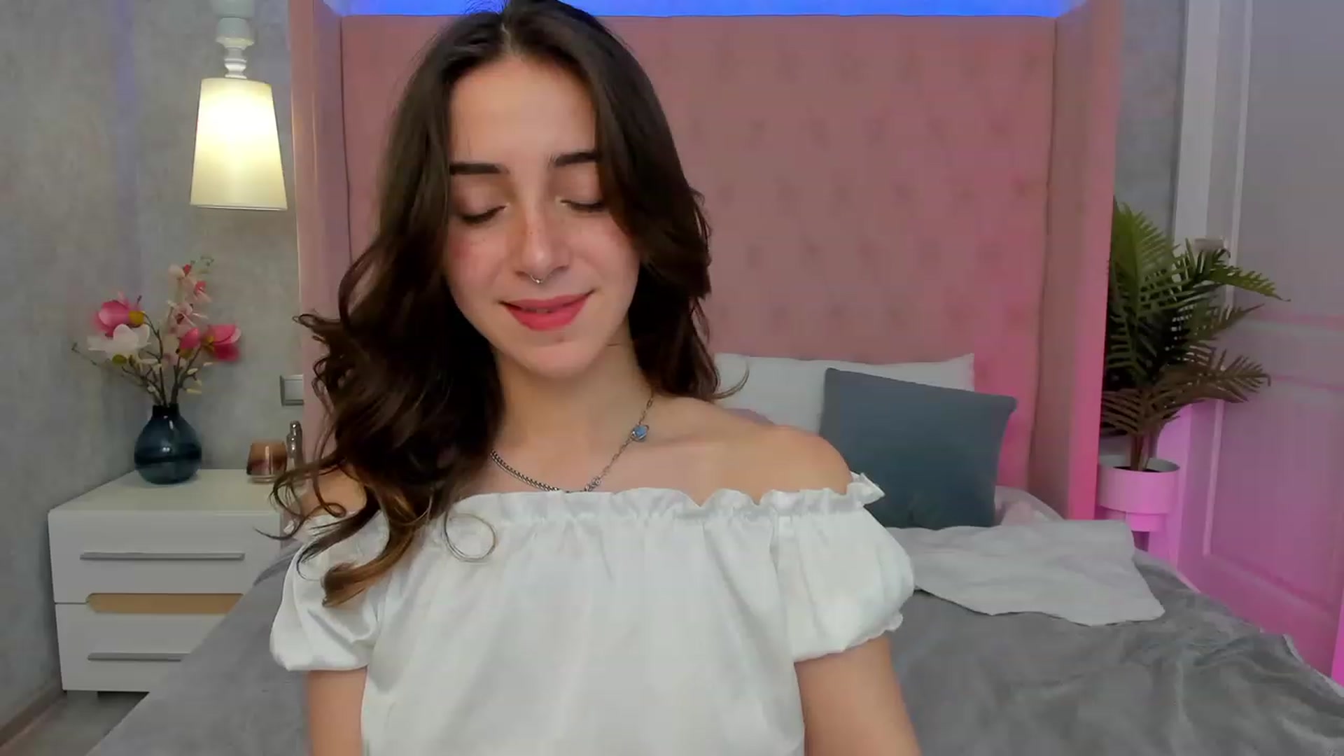 Gallery image thumbnail from ElsaYoung's myfreecams stream on, 02/25/2023, 14:52 image 8 of 20