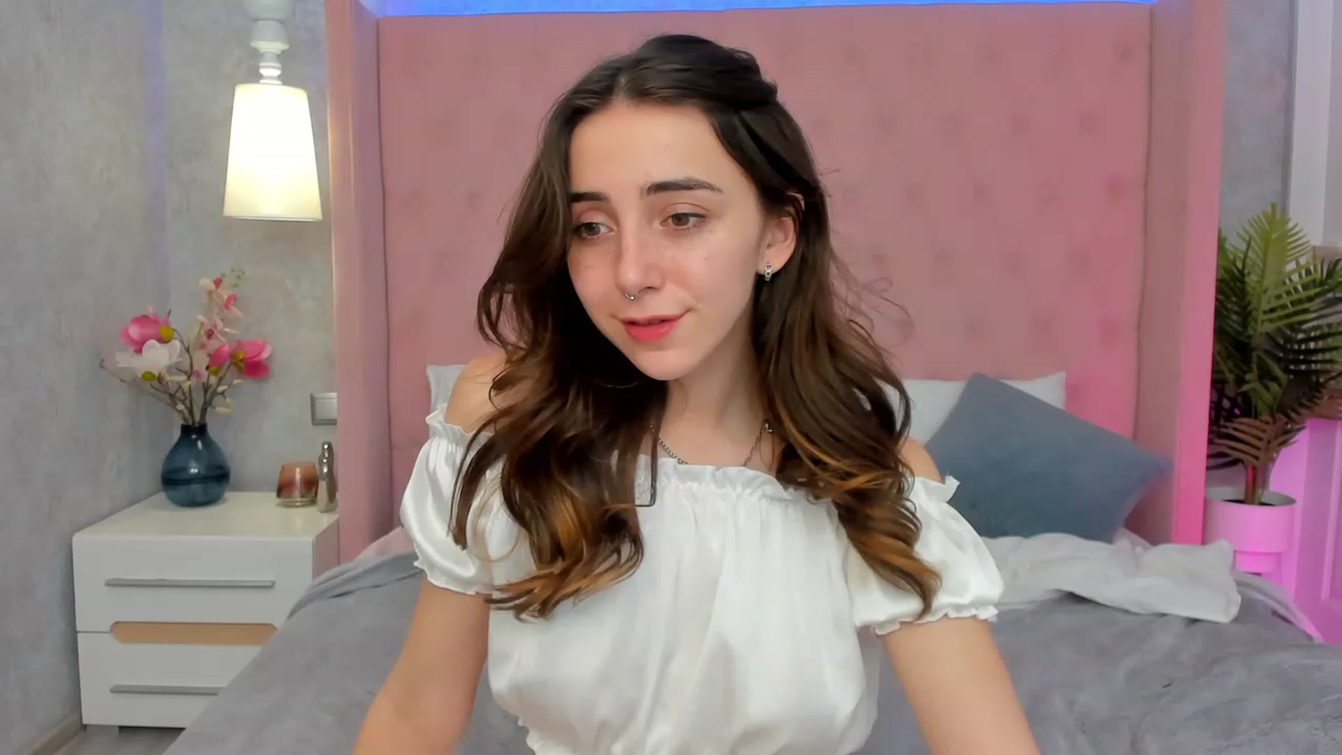 Gallery image thumbnail from ElsaYoung's myfreecams stream on, 02/25/2023, 19:26 image 18 of 20
