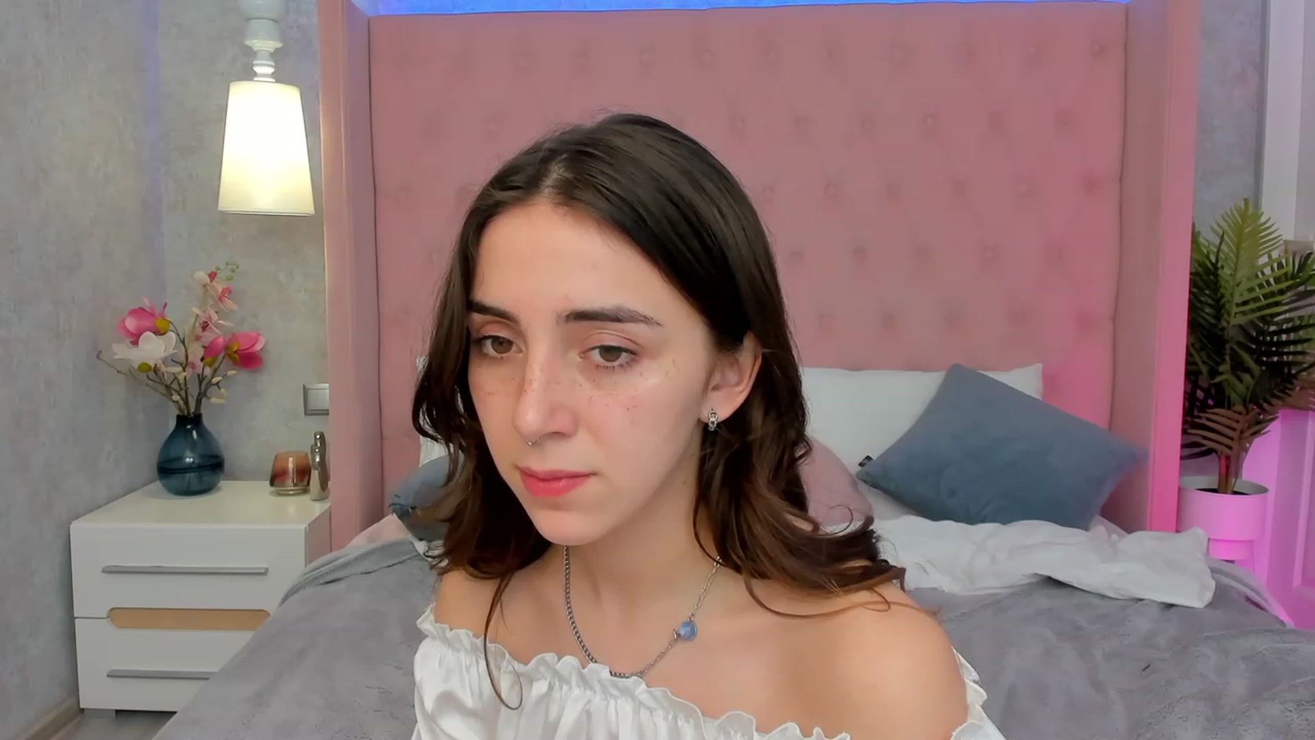 Gallery image thumbnail from ElsaYoung's myfreecams stream on, 02/25/2023, 19:26 image 13 of 20