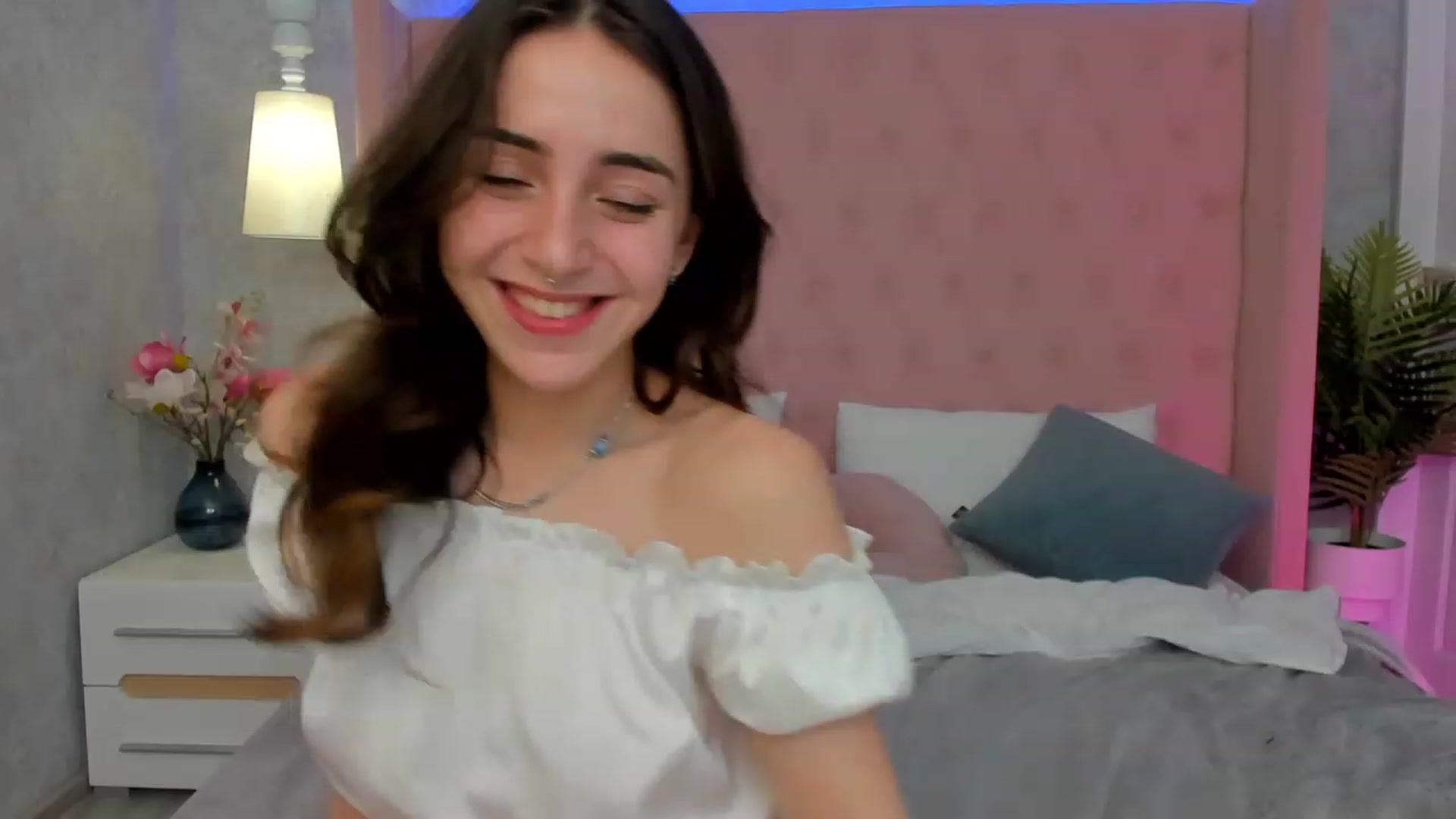 Gallery image thumbnail from ElsaYoung's myfreecams stream on, 02/25/2023, 19:26 image 15 of 20