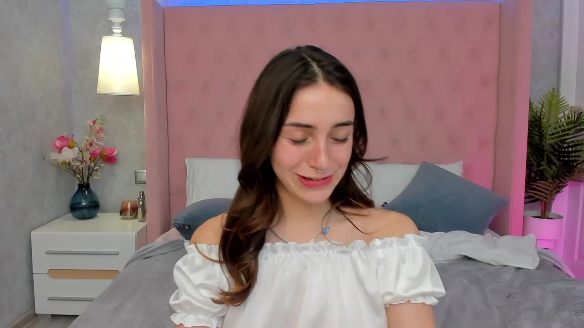 Gallery image thumbnail from ElsaYoung's myfreecams stream on, 02/25/2023, 19:26 image 11 of 20