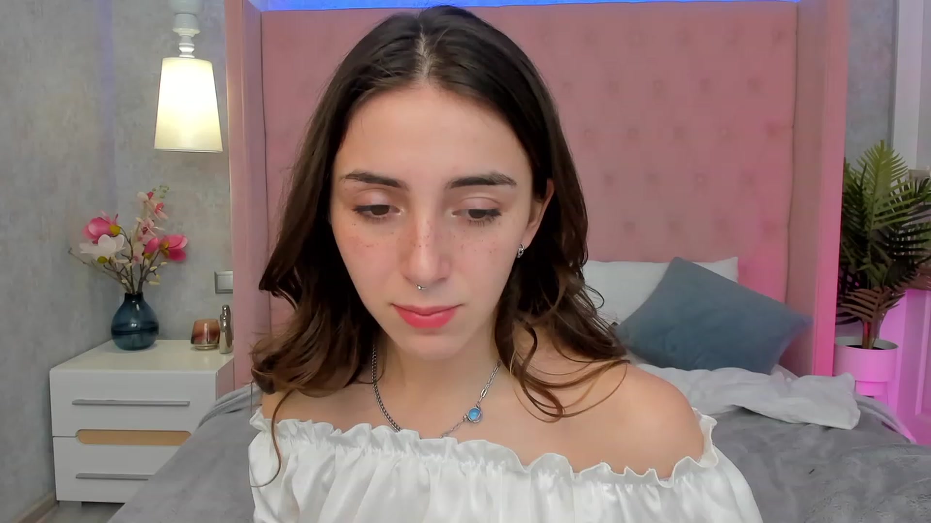Gallery image thumbnail from ElsaYoung's myfreecams stream on, 02/25/2023, 19:26 image 10 of 20
