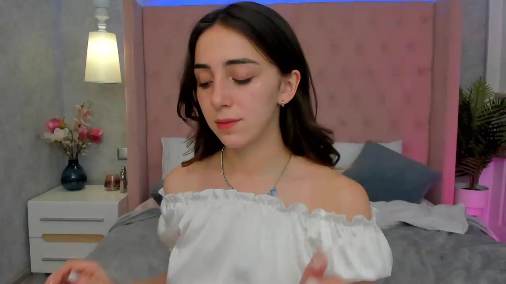 Gallery image thumbnail from ElsaYoung's myfreecams stream on, 02/25/2023, 19:26 image 8 of 20