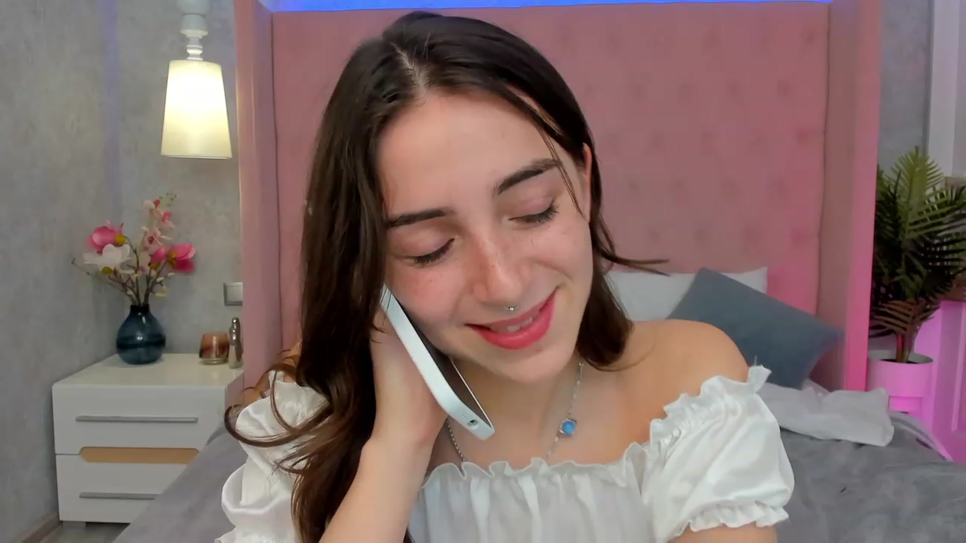 Gallery image thumbnail from ElsaYoung's myfreecams stream on, 02/25/2023, 19:26 image 14 of 20