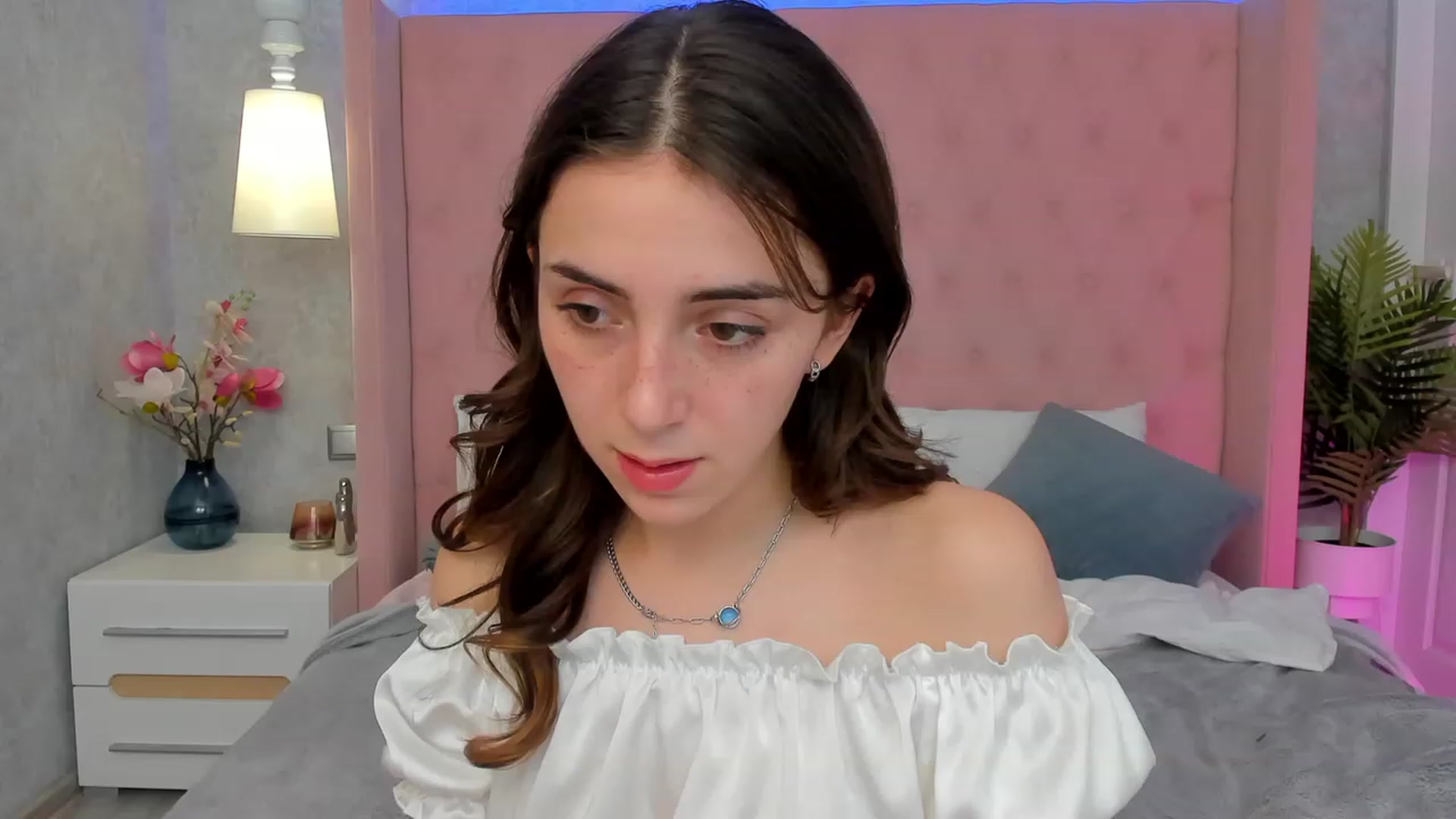 Gallery image thumbnail from ElsaYoung's myfreecams stream on, 02/25/2023, 19:26 image 1 of 20