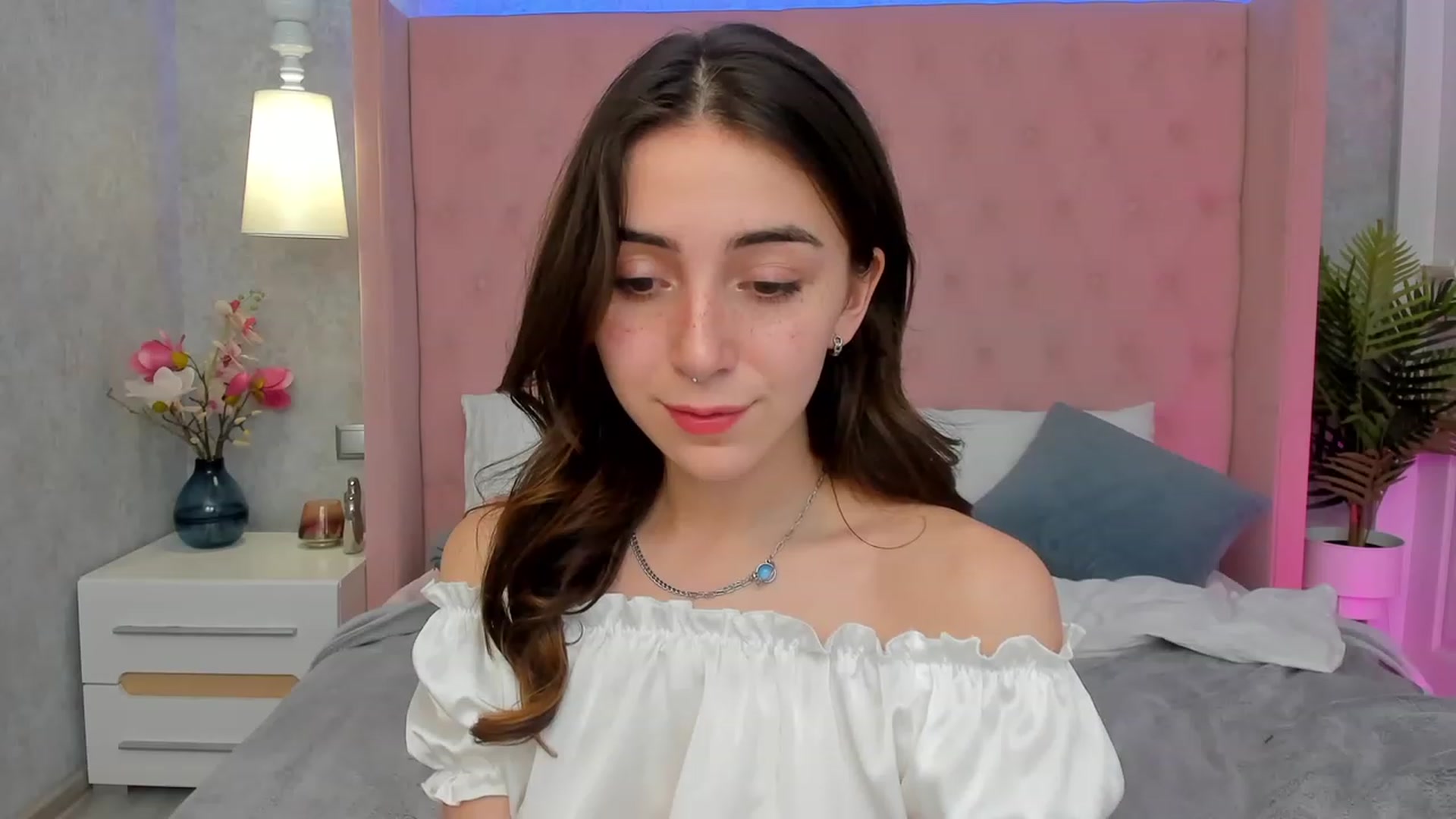 Gallery image thumbnail from ElsaYoung's myfreecams stream on, 02/25/2023, 19:26 image 7 of 20