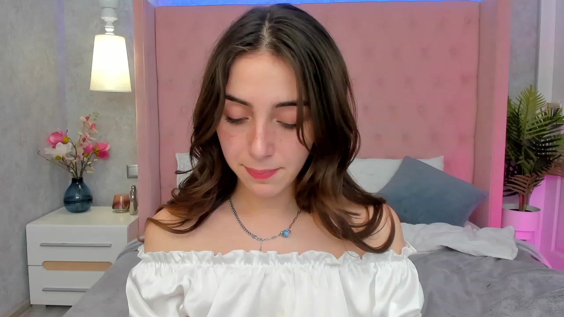 Gallery image thumbnail from ElsaYoung's myfreecams stream on, 02/25/2023, 19:26 image 3 of 20