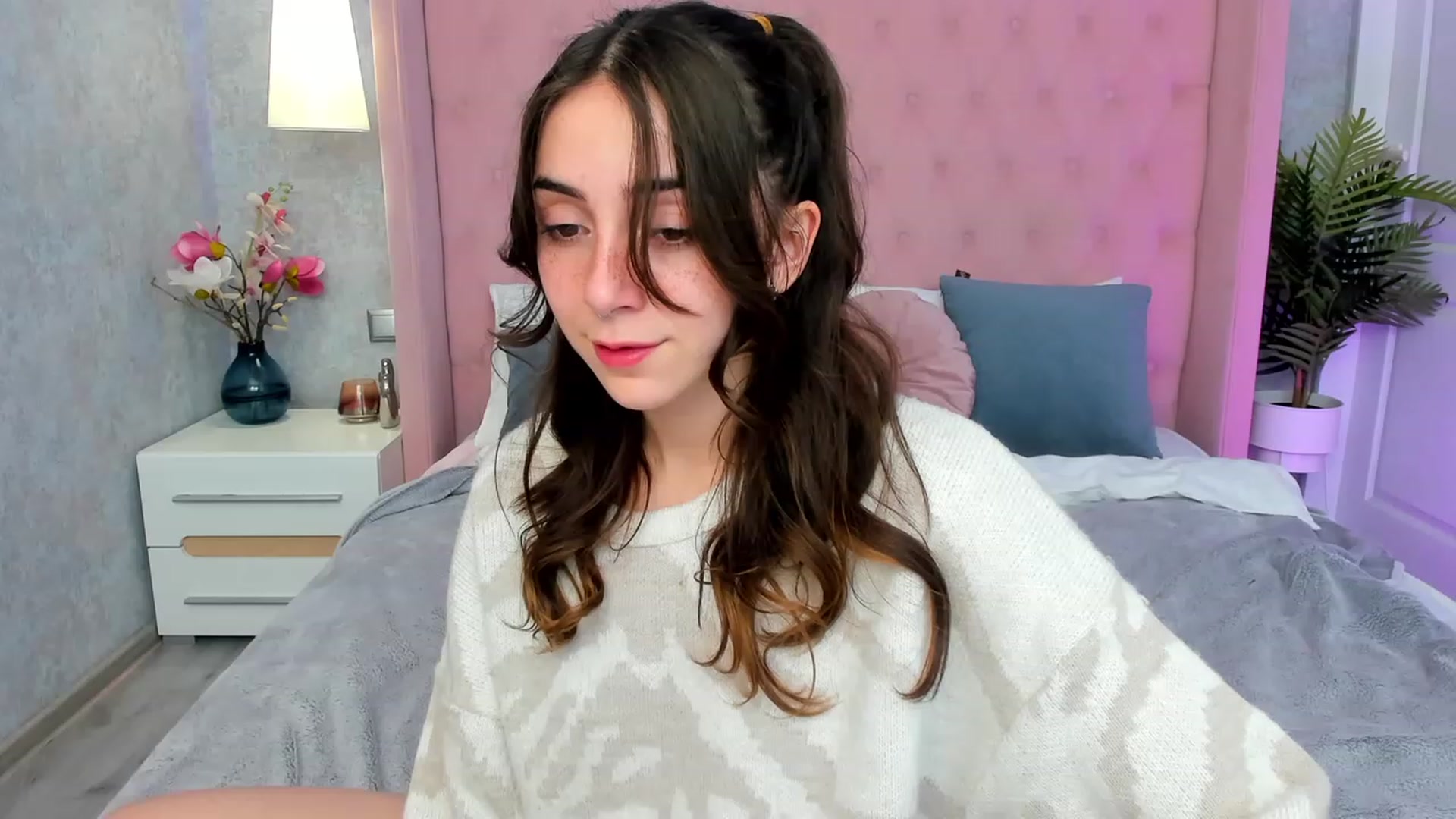 Gallery image thumbnail from ElsaYoung's myfreecams stream on, 02/26/2023, 17:48 image 2 of 20