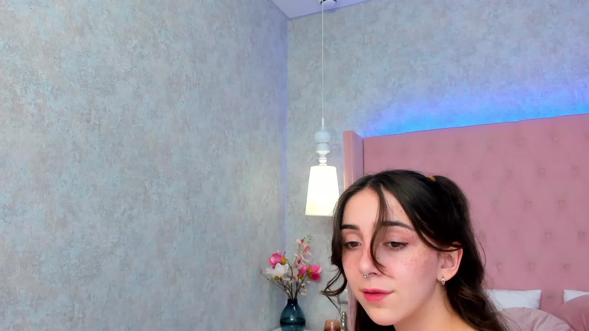 Gallery image thumbnail from ElsaYoung's myfreecams stream on, 02/26/2023, 18:15 image 6 of 20