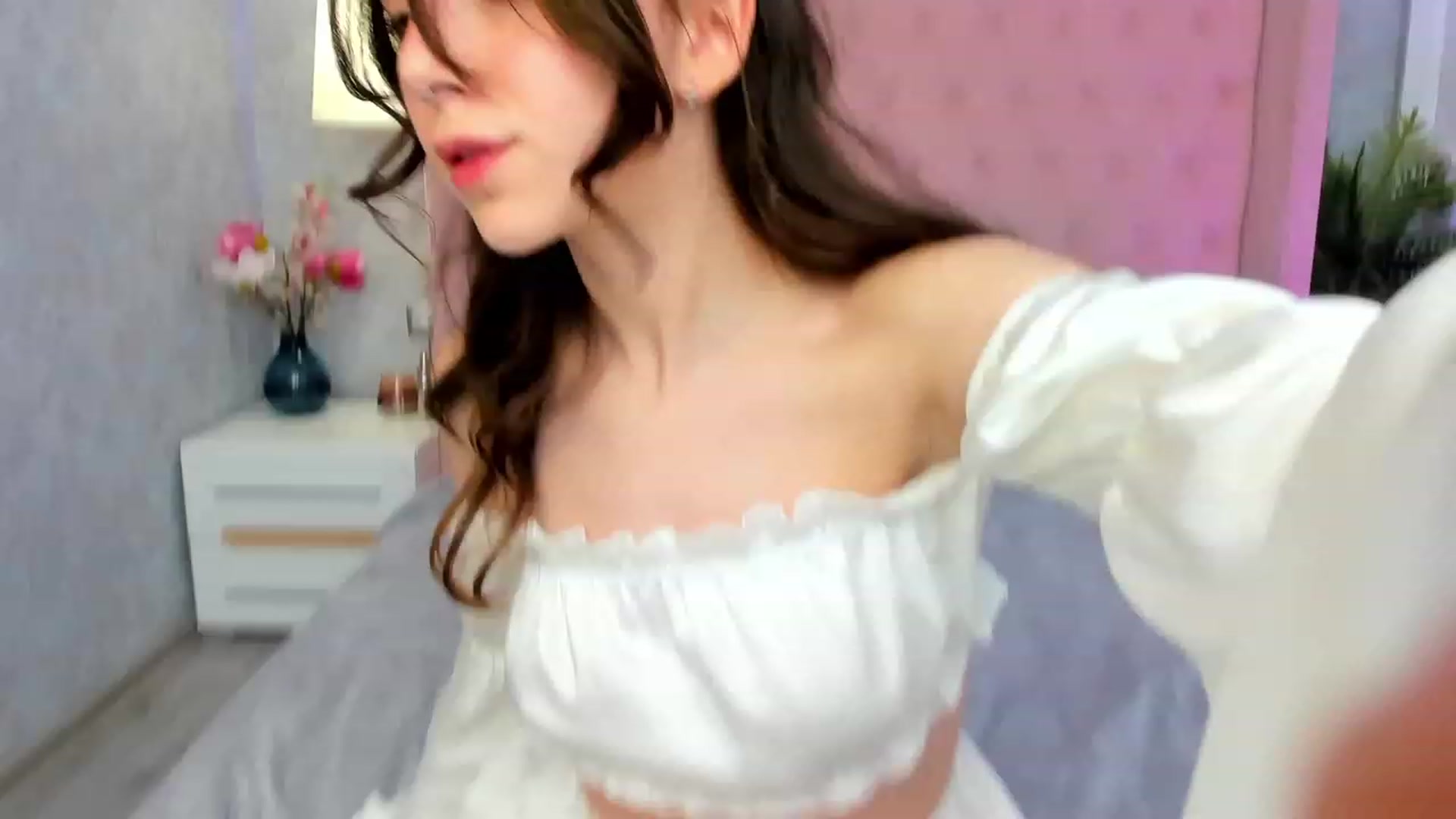 Gallery image thumbnail from ElsaYoung's myfreecams stream on, 02/26/2023, 19:13 image 8 of 20